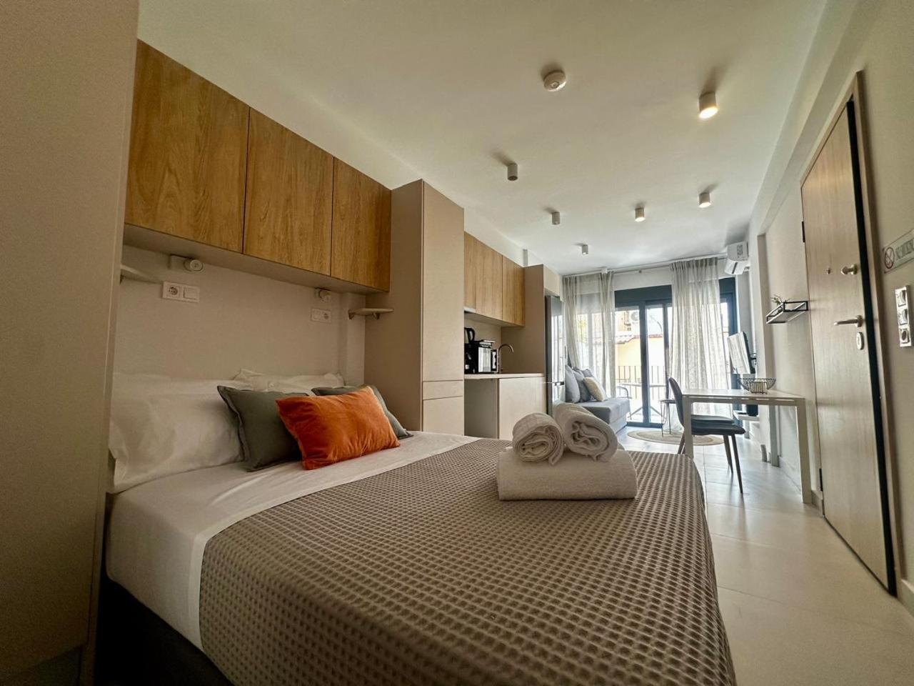 Apartment with Balcony photo 1
