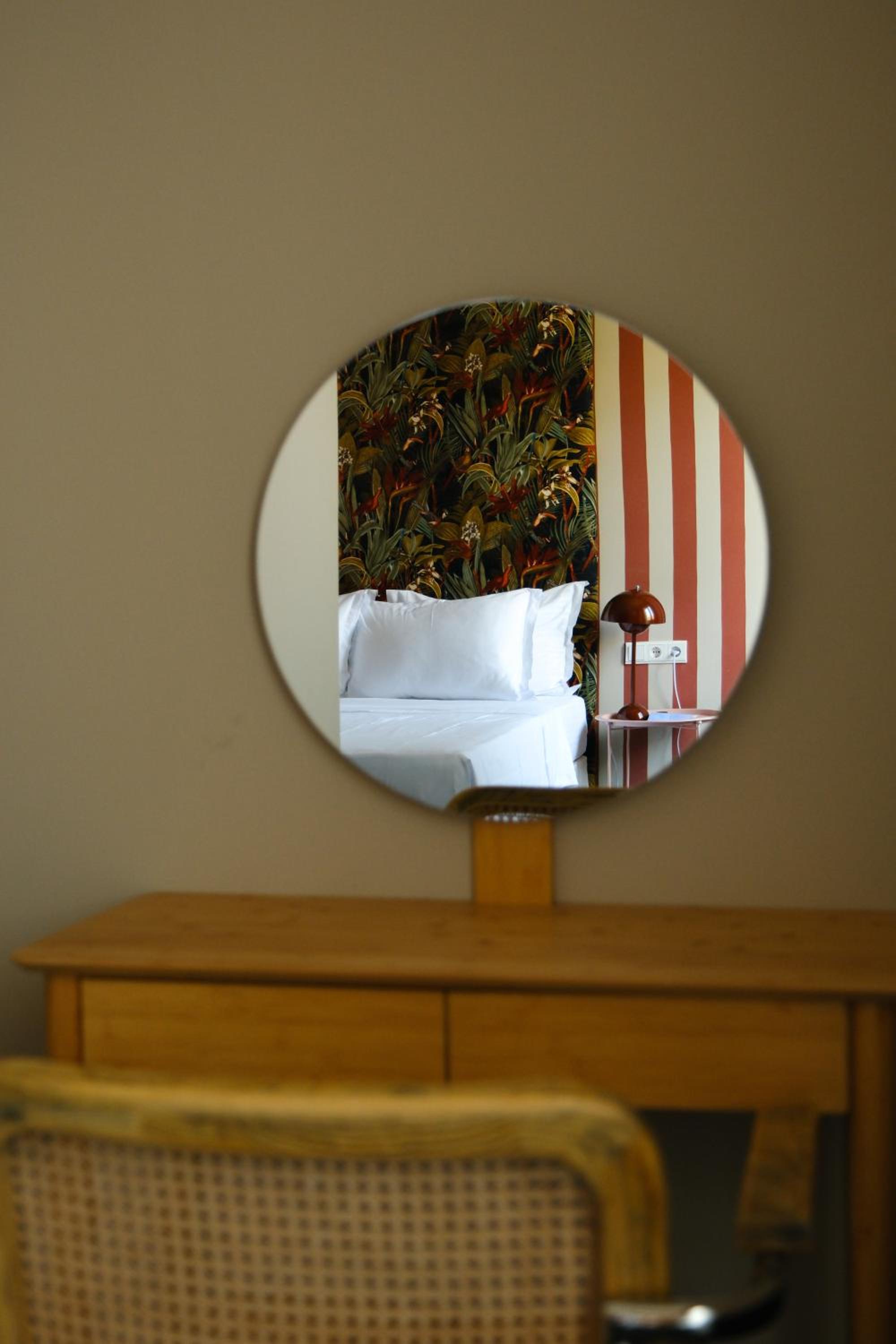 Double Room with Balcony - Photo 12