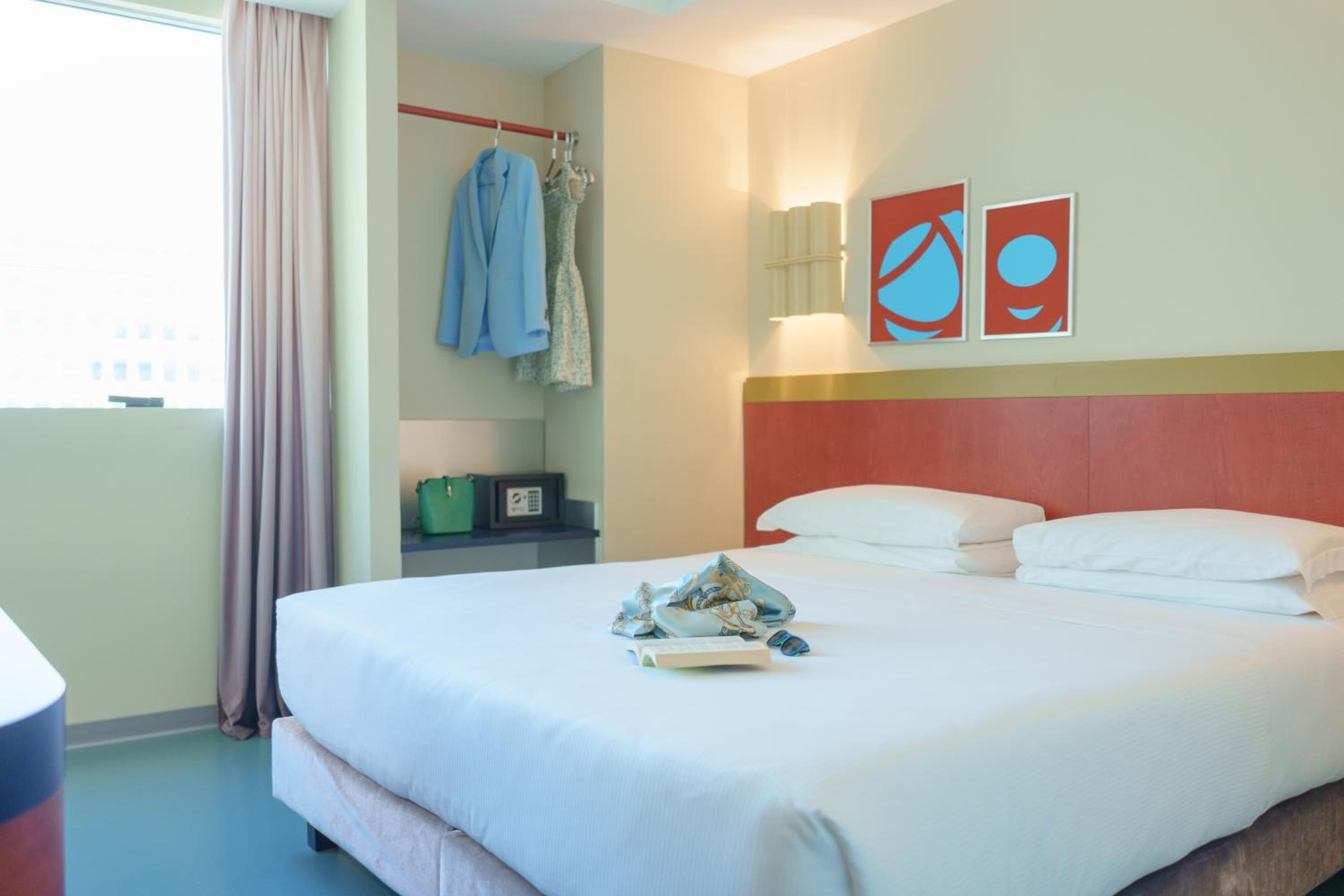 Standard Double Room thumbnail 6