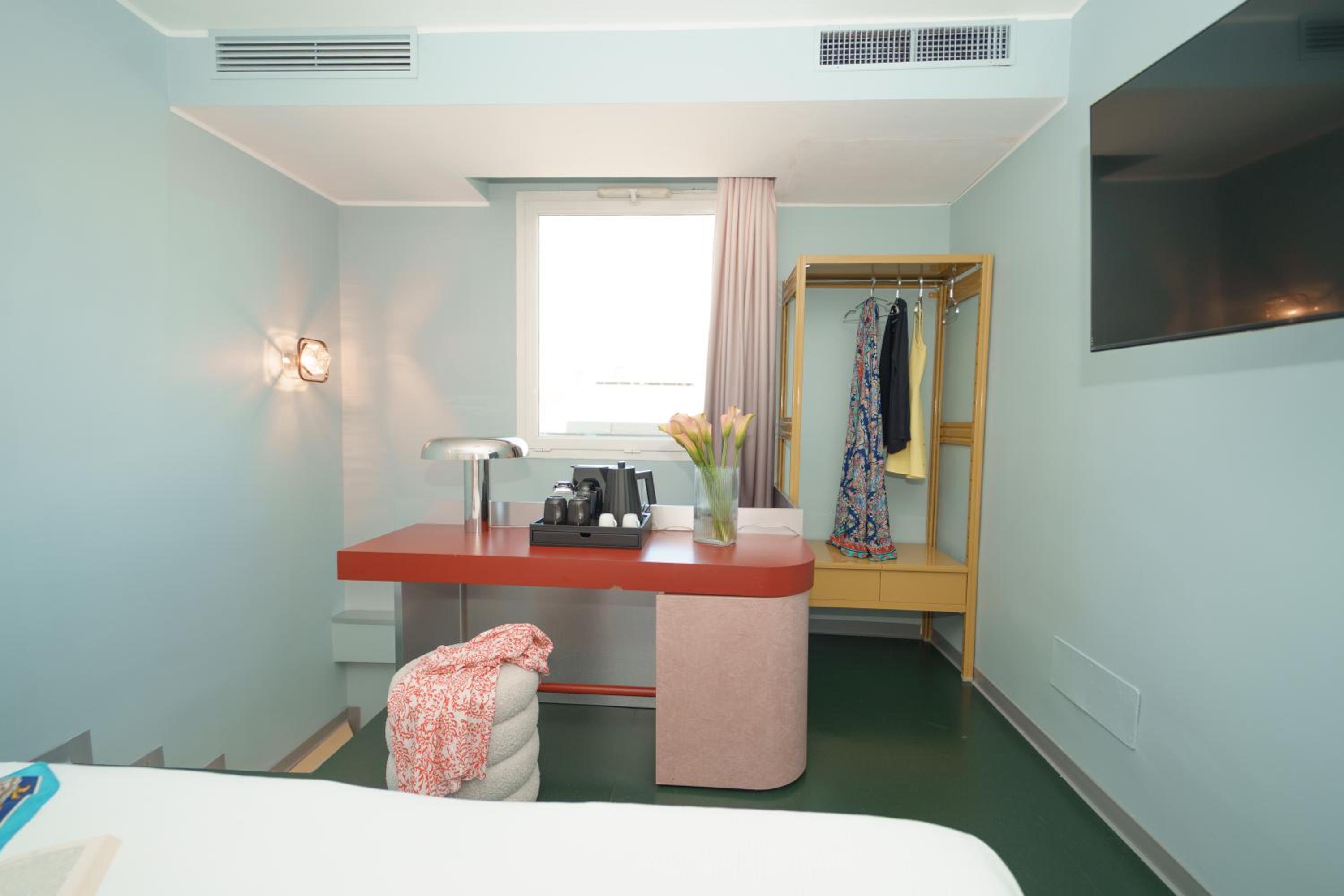 Suite with Hot Tub thumbnail 6