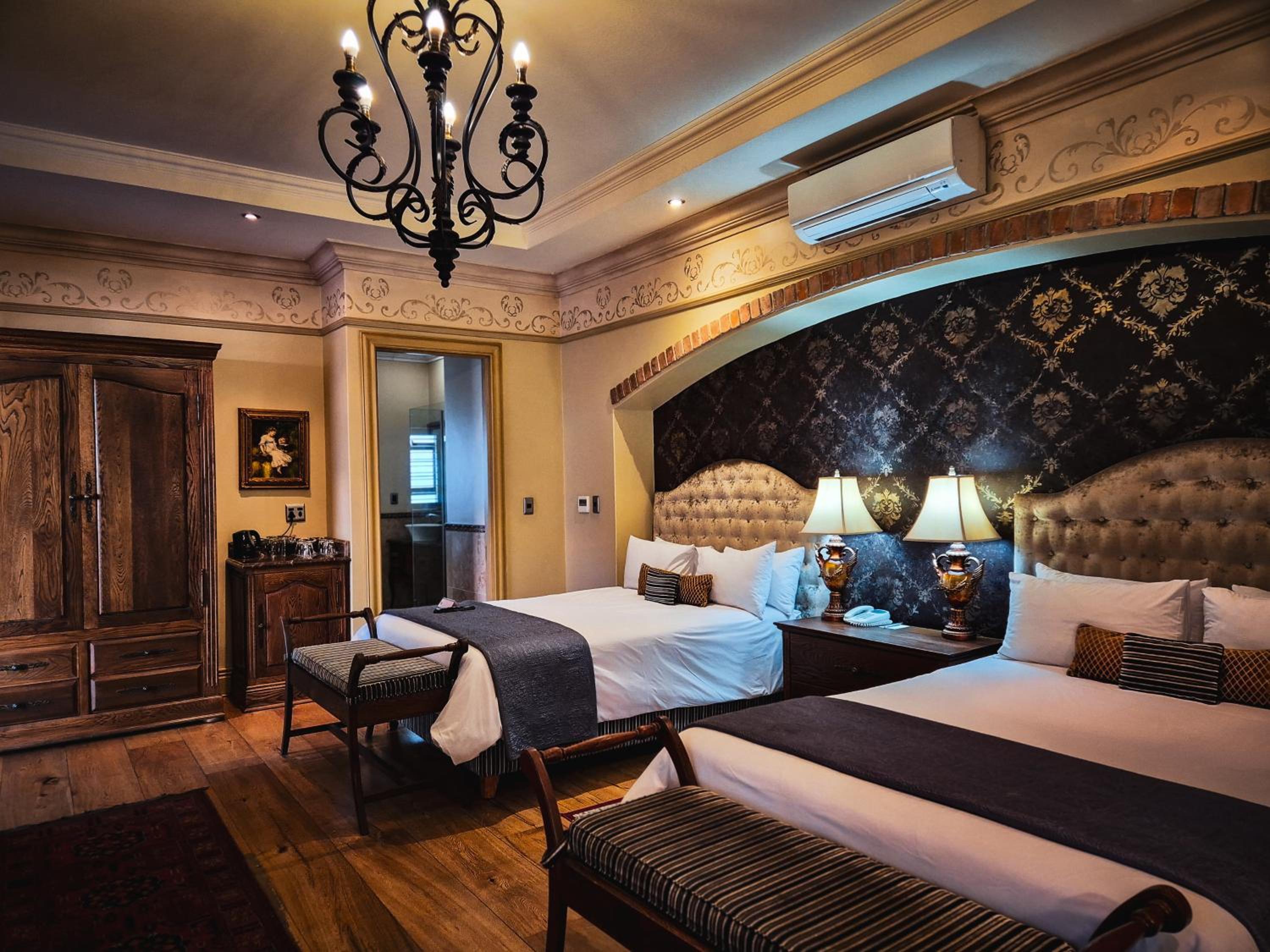 Villa Family Room  - Photo 7