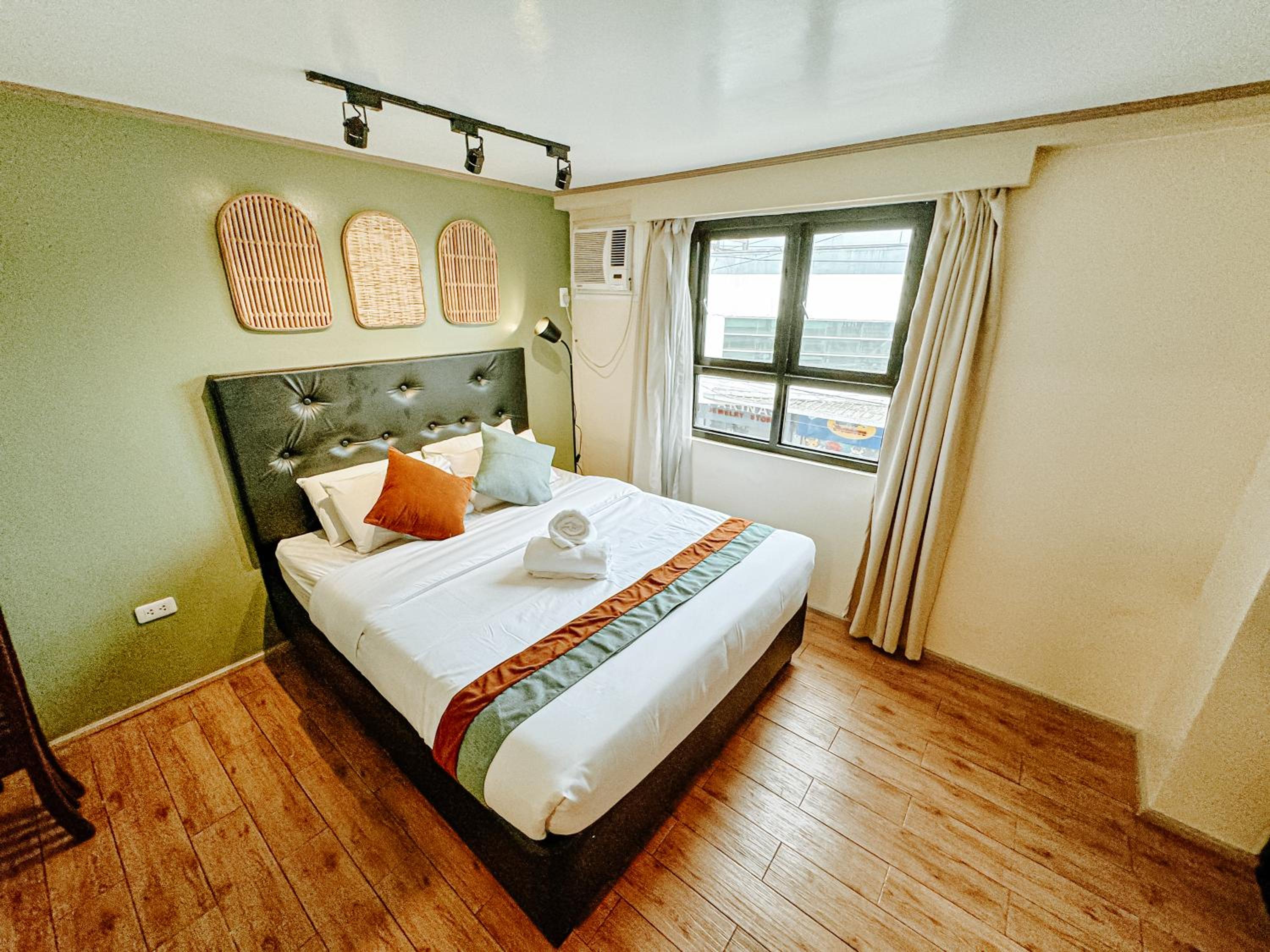 Deluxe Queen Suite photo 1