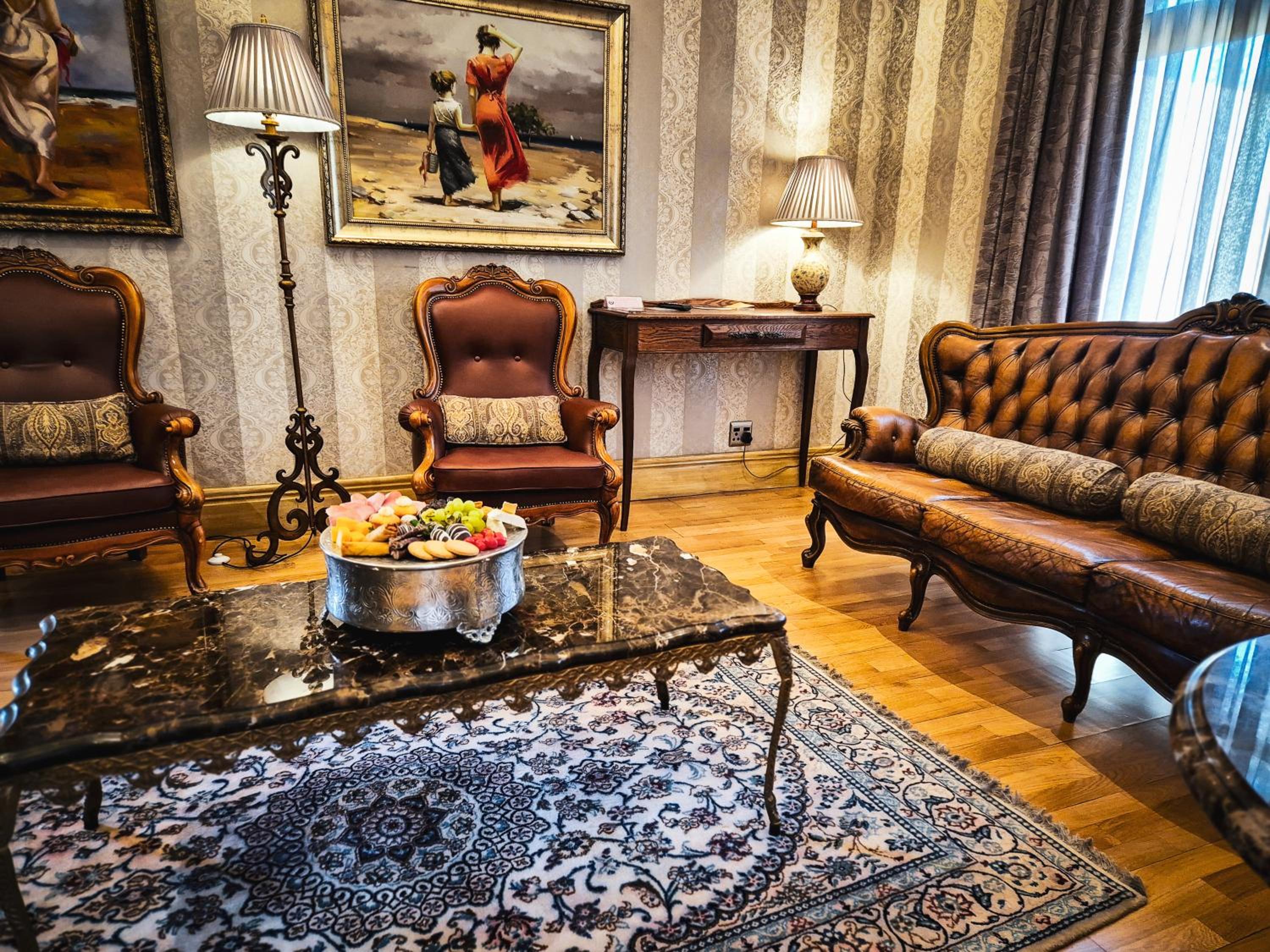 Honeymoon Suite - Photo 2