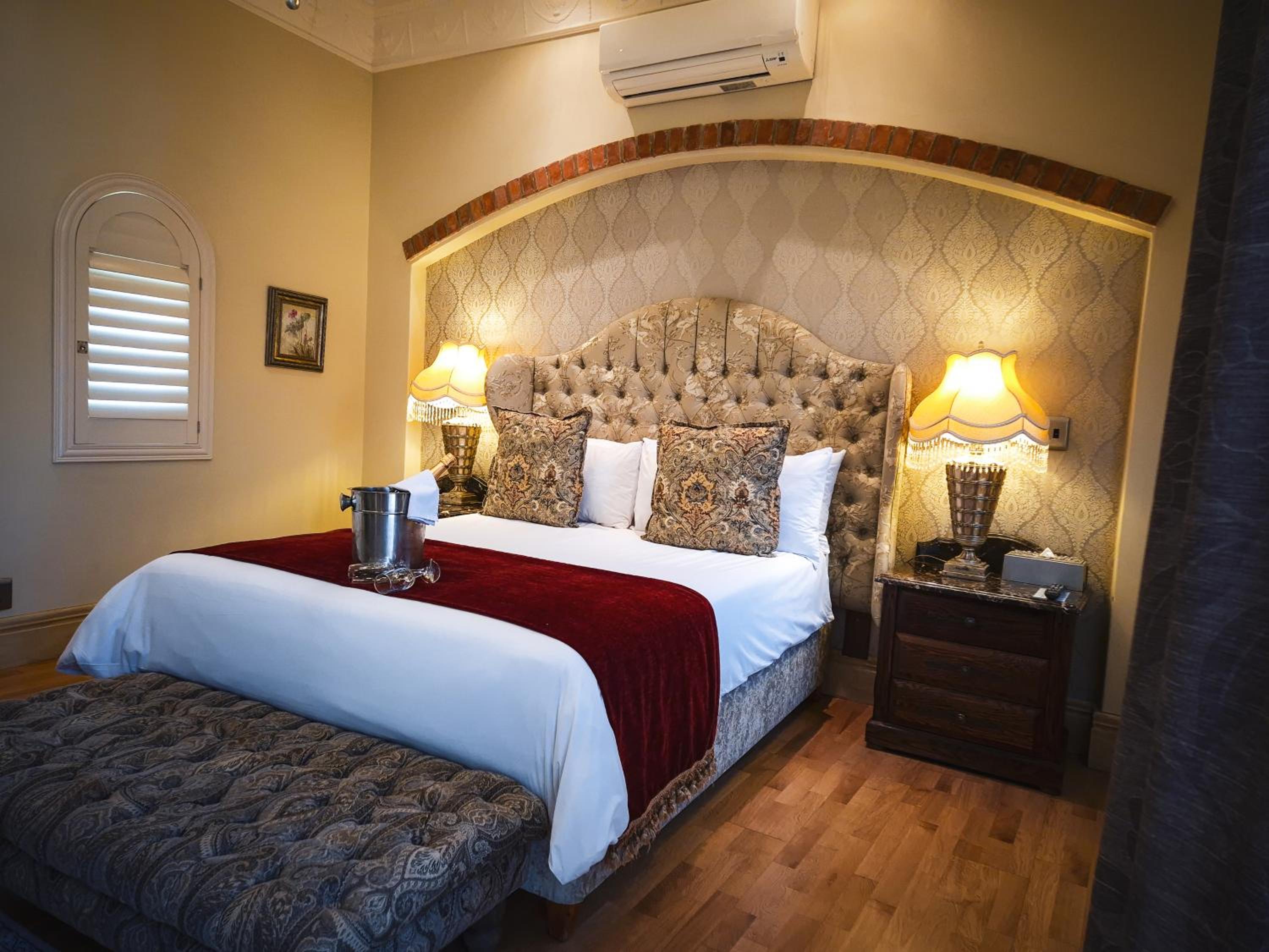 Honeymoon Suite - Photo 7