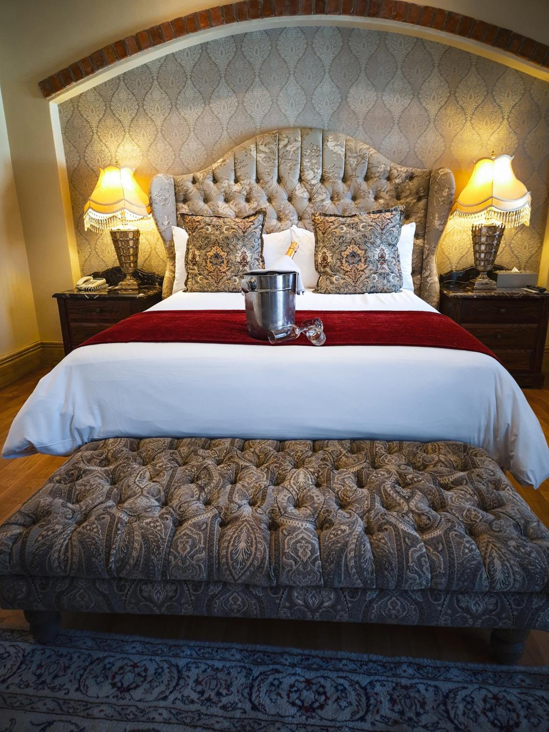 Honeymoon Suite - Photo 4