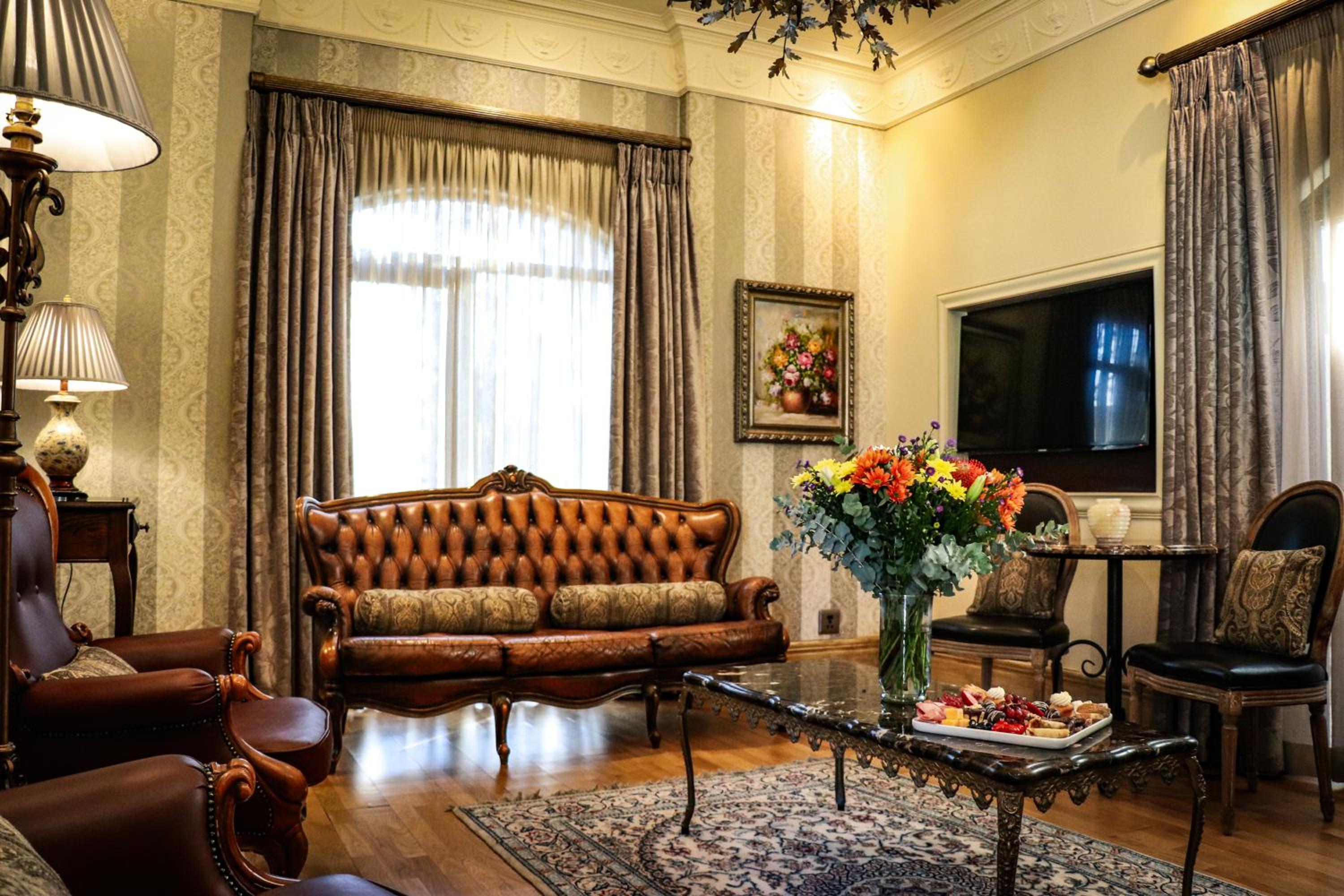Honeymoon Suite - Photo 9