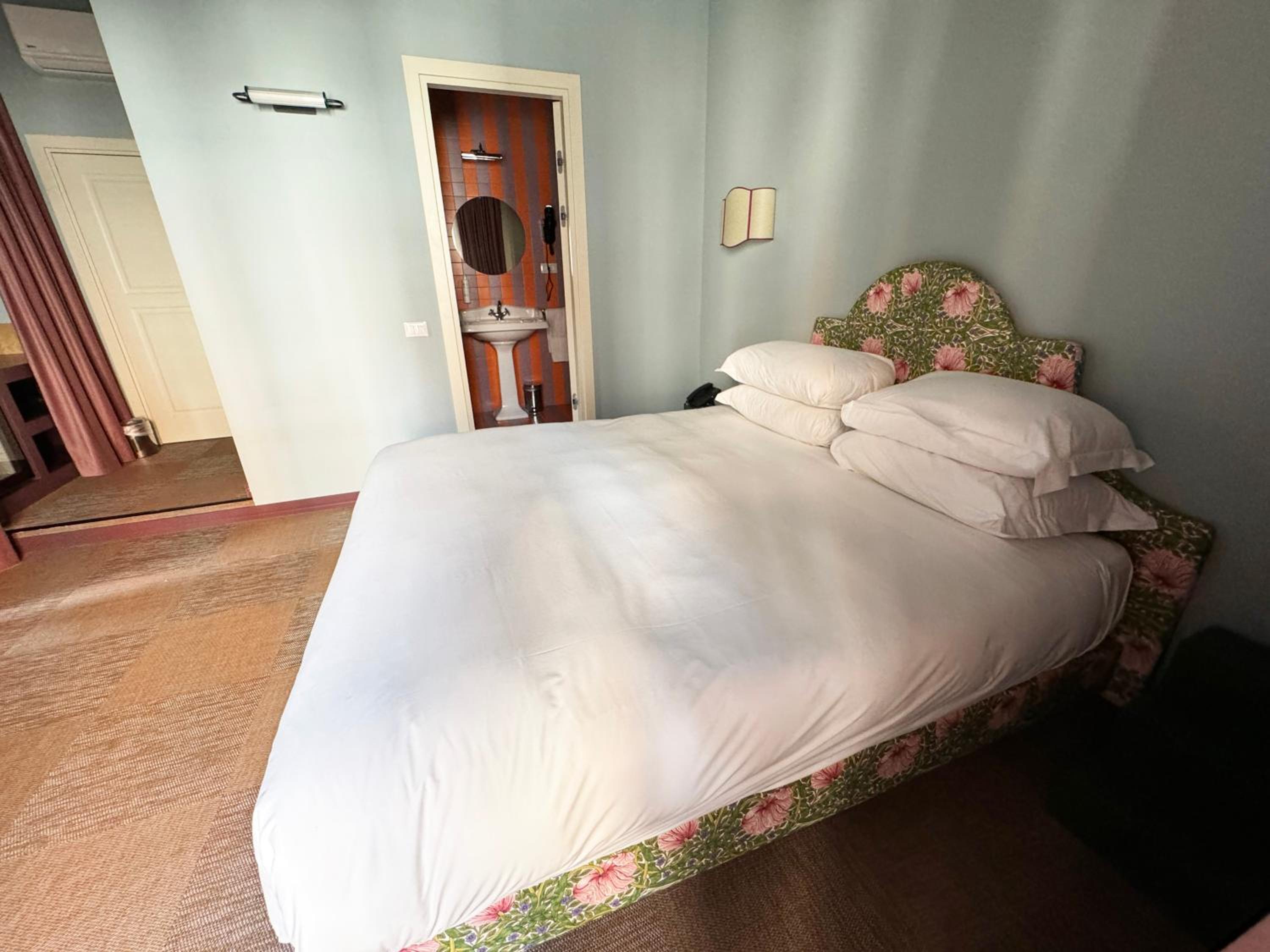Deluxe Double or Twin Room photo 2