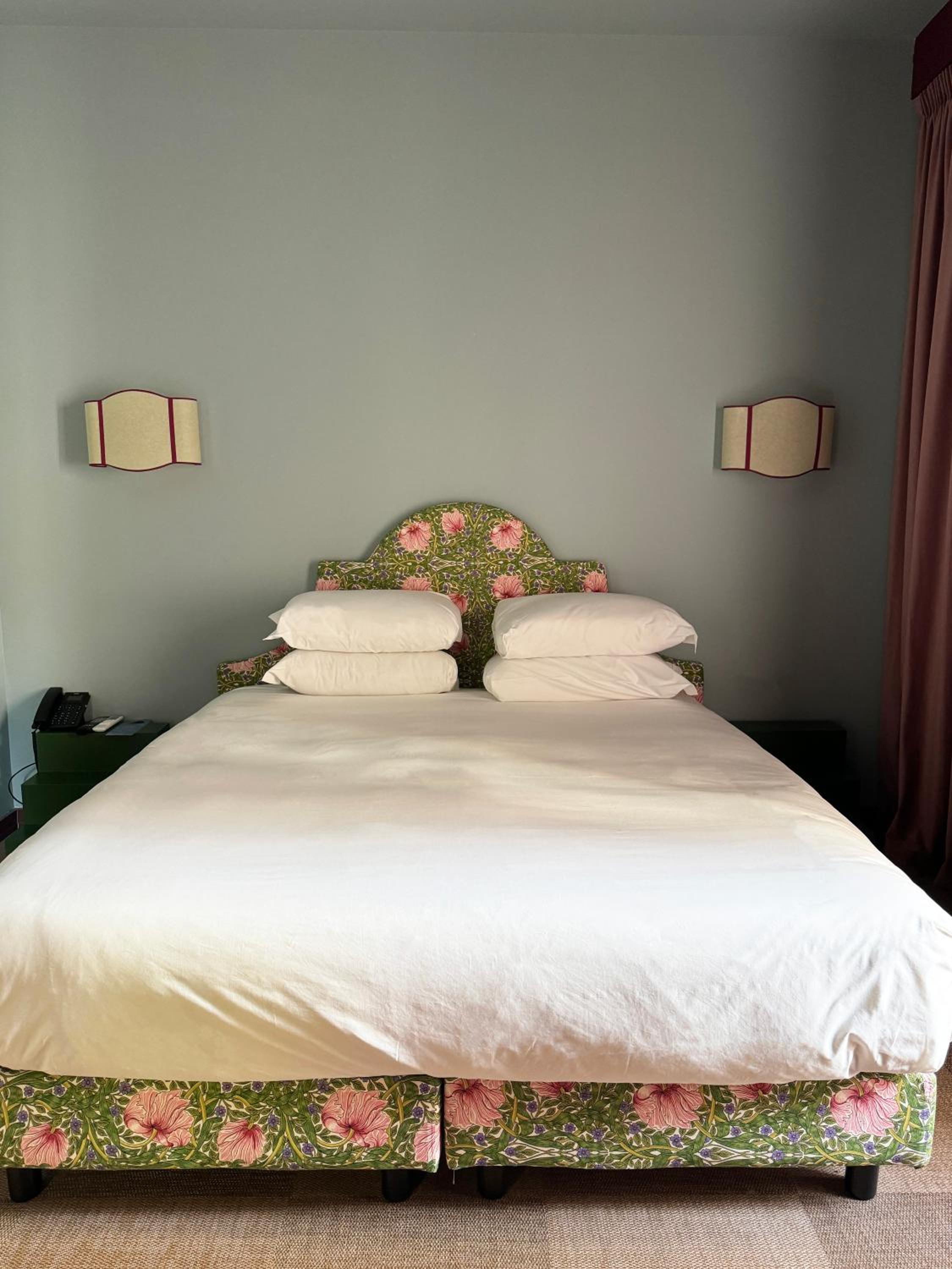 Deluxe Double or Twin Room photo 2