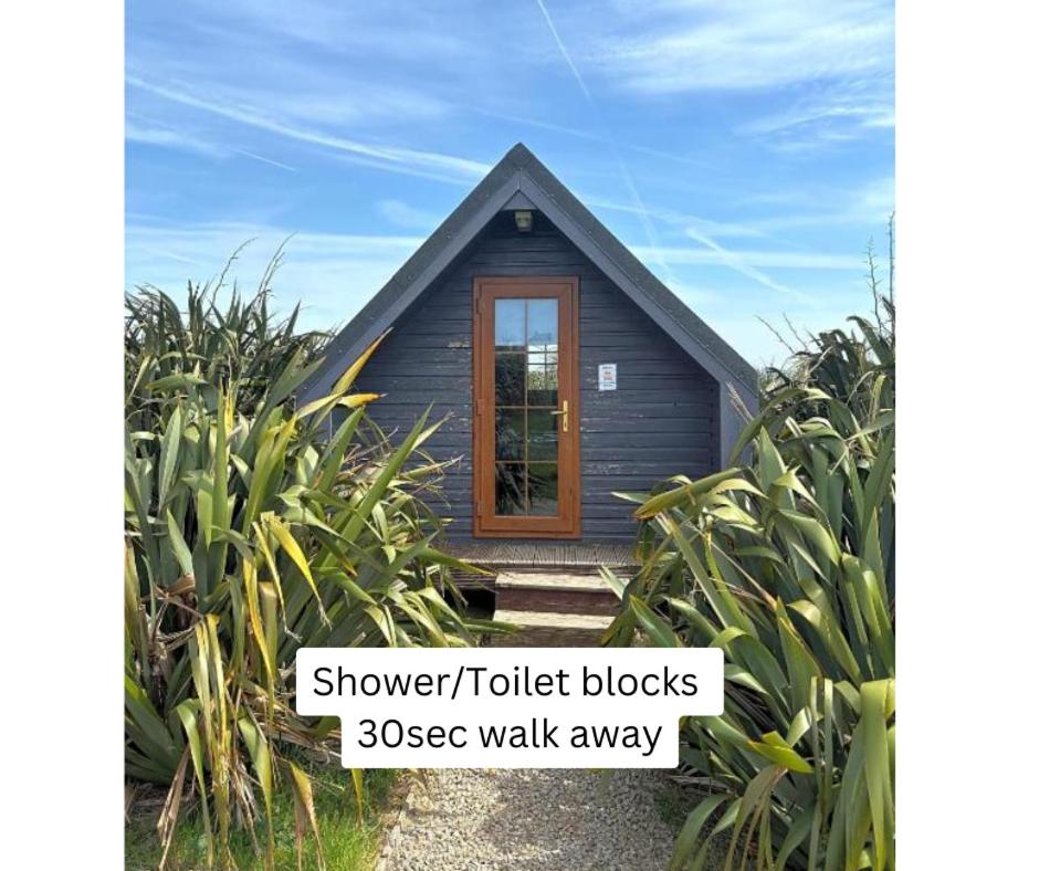 Quadruple Room with Shared Bathroom photo 2