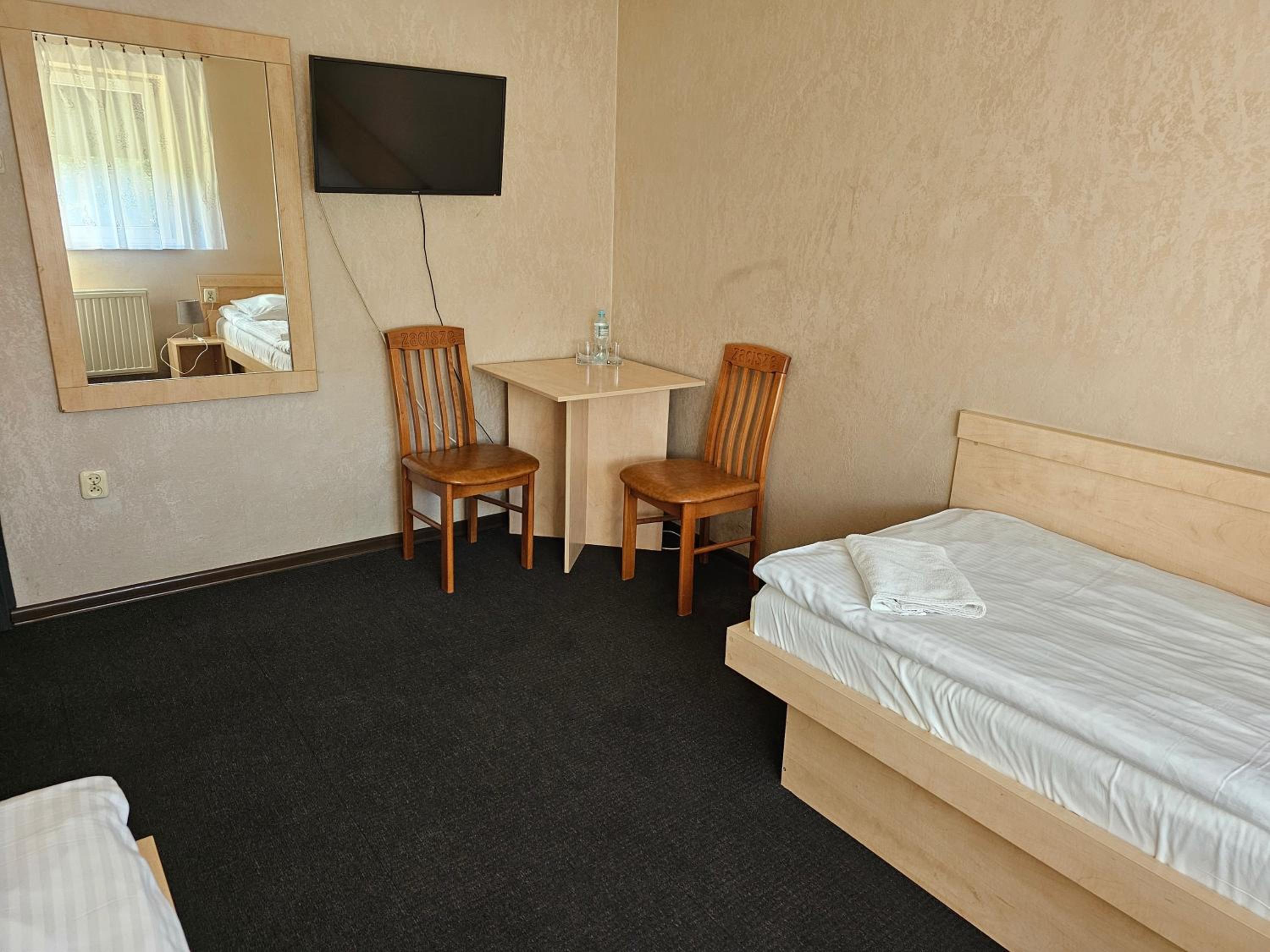 Twin Room with Private Bathroom photo 3