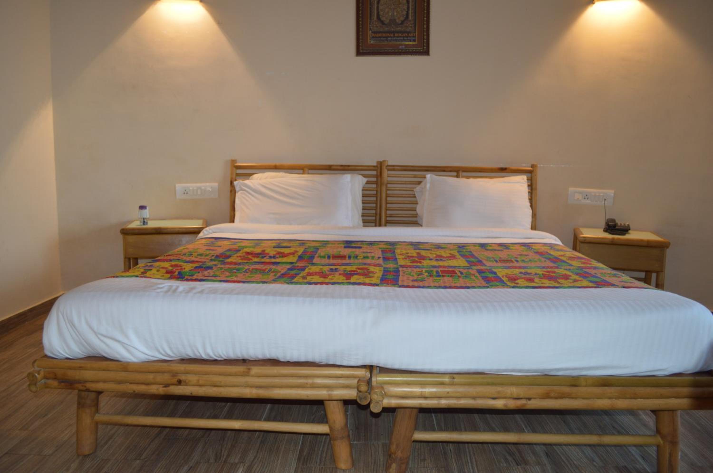 Standard King Room - Photo 9