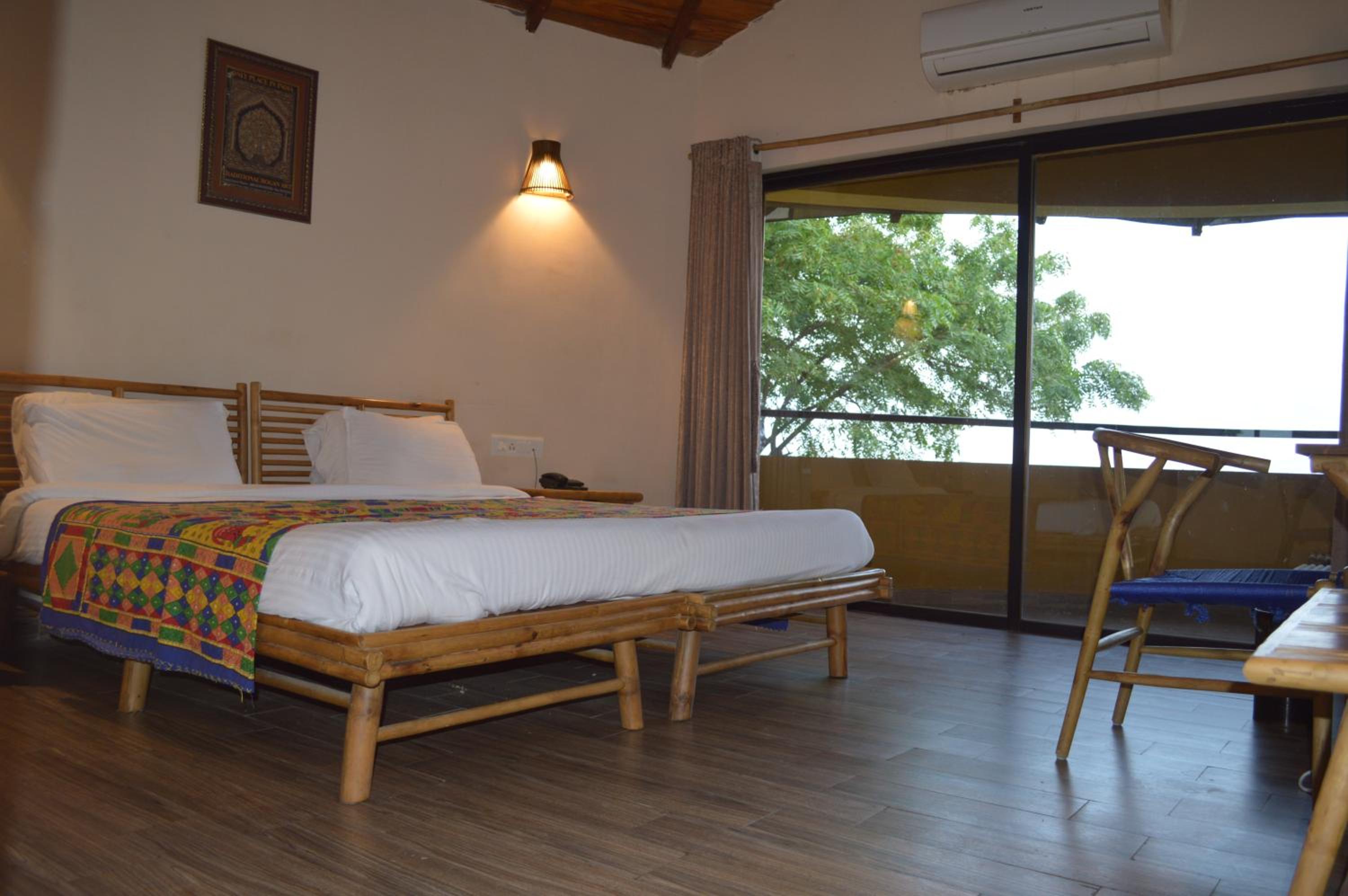 Standard King Room - Photo 10