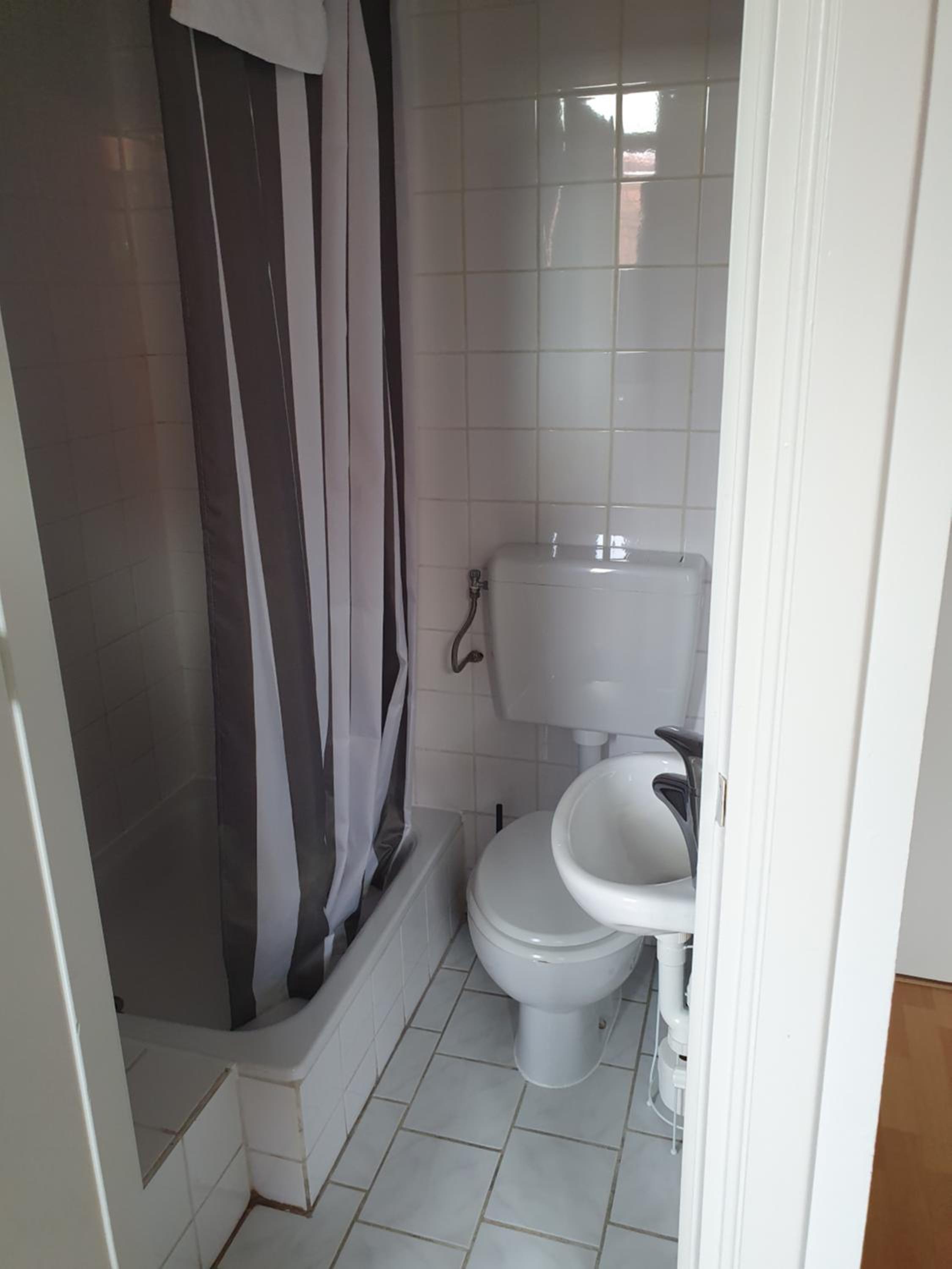 Deluxe Double Room with Shower photo 3