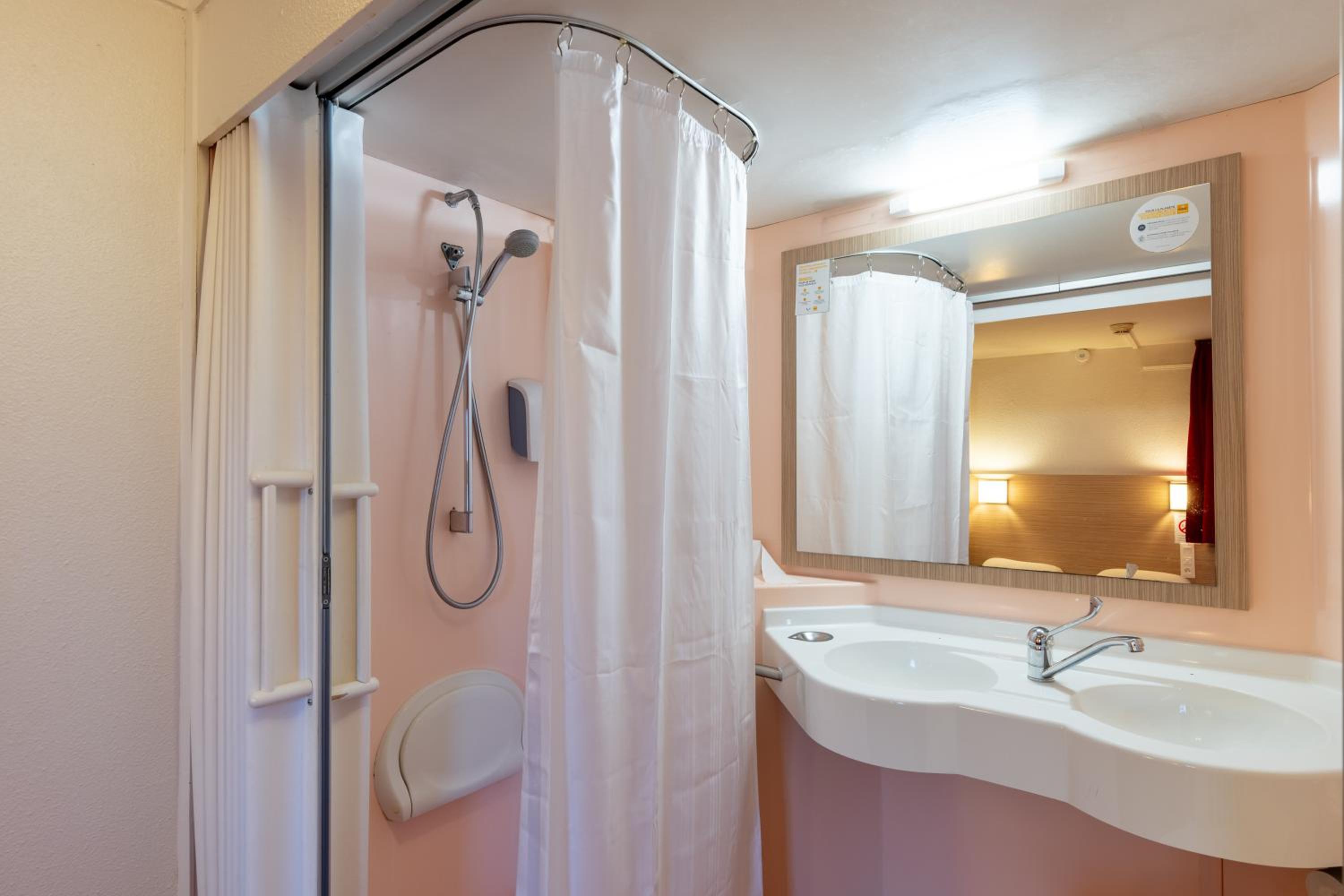 Double Room - Photo 8