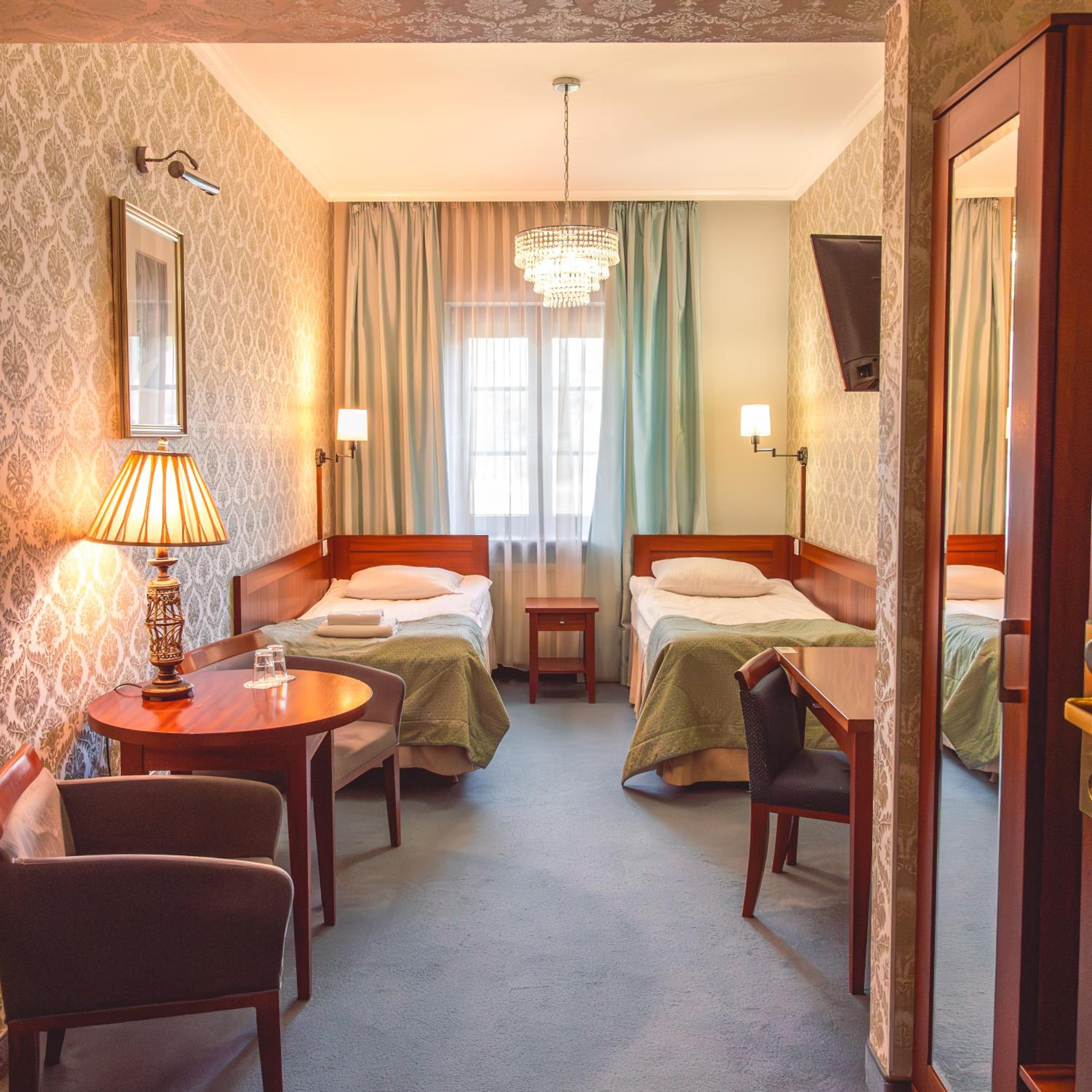 Economy Twin Room photo 1