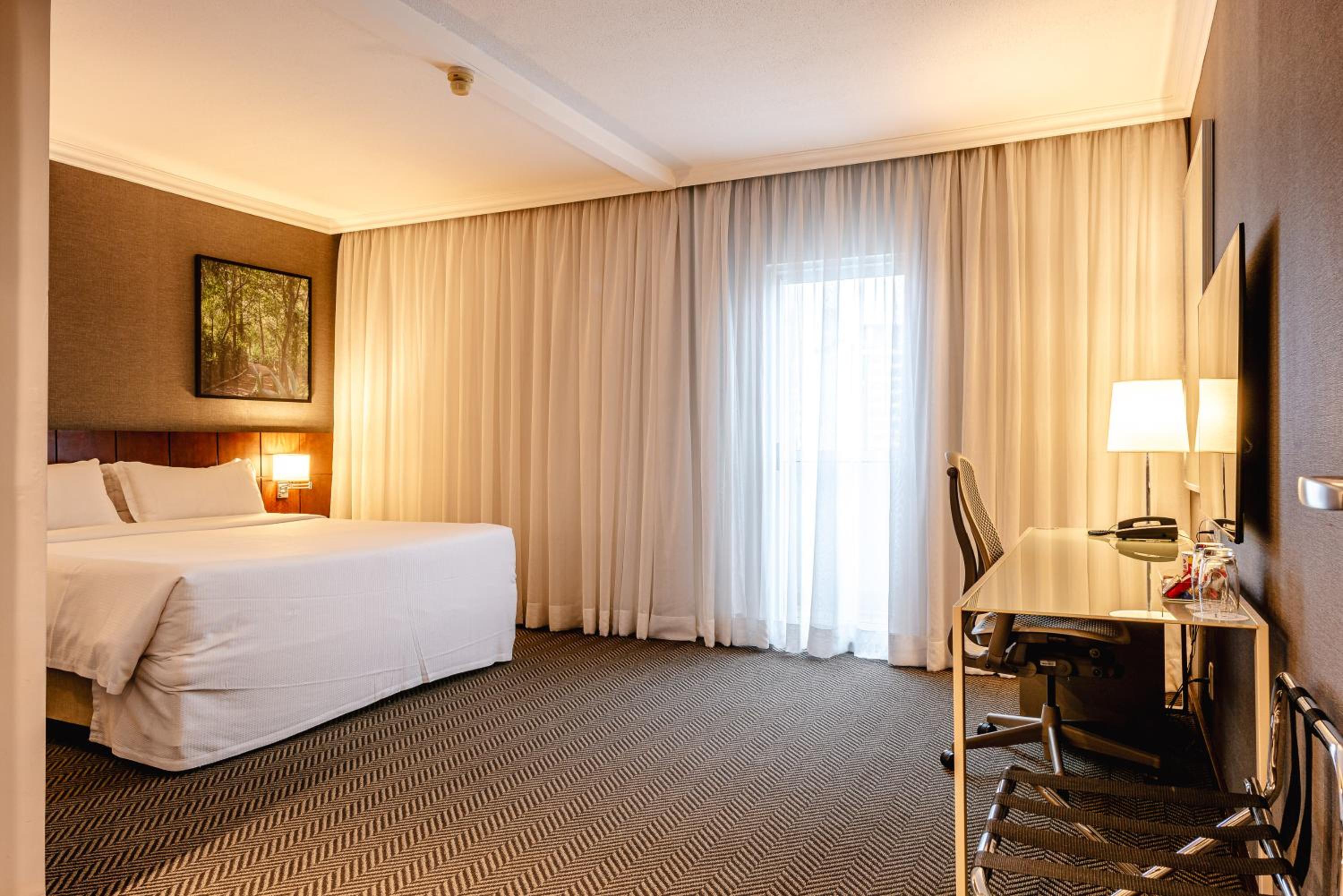 Blue Tree Premium Verbo Divino — Deluxe King Room