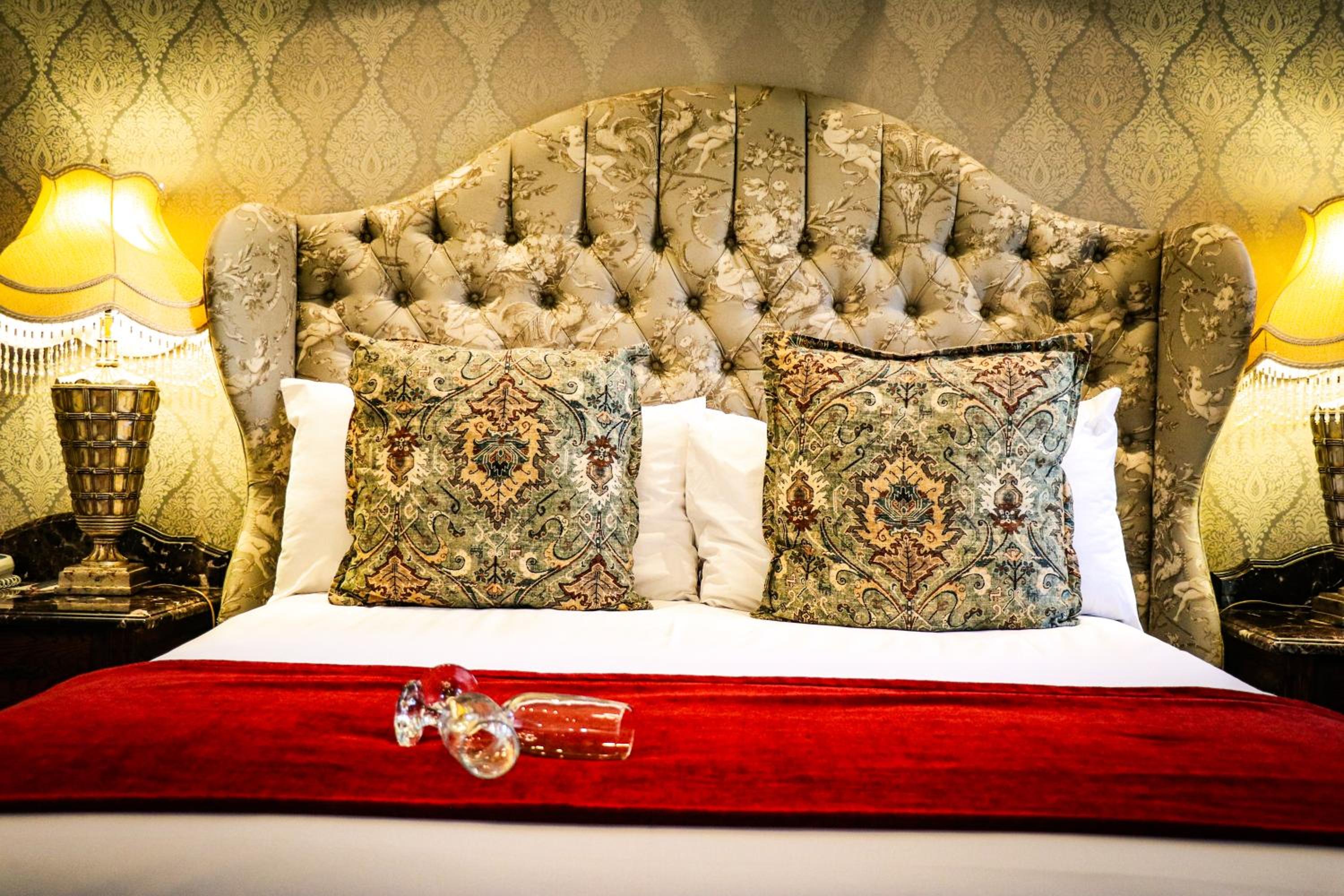 Honeymoon Suite - Photo 1