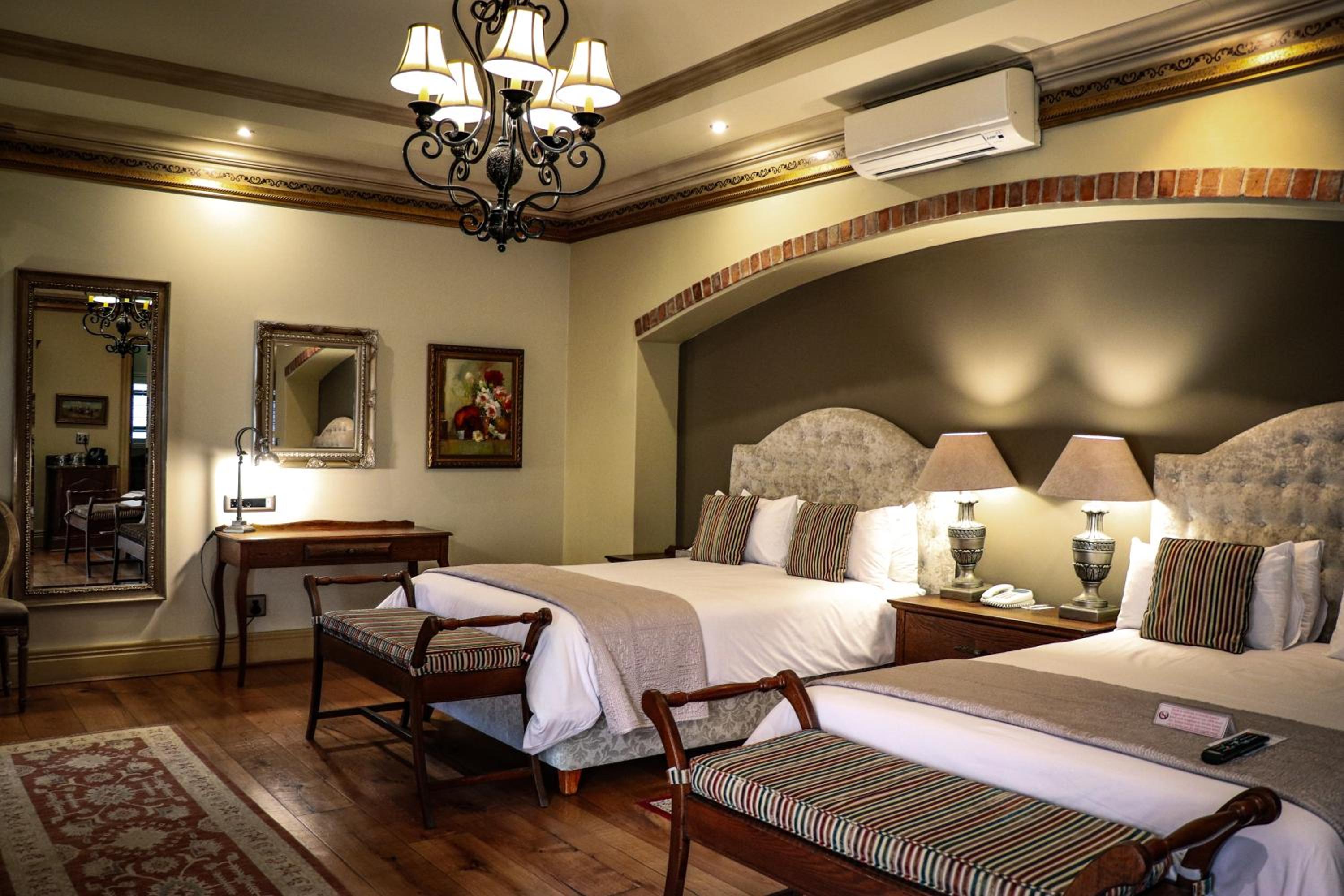 Villa Family Room  - Photo 5