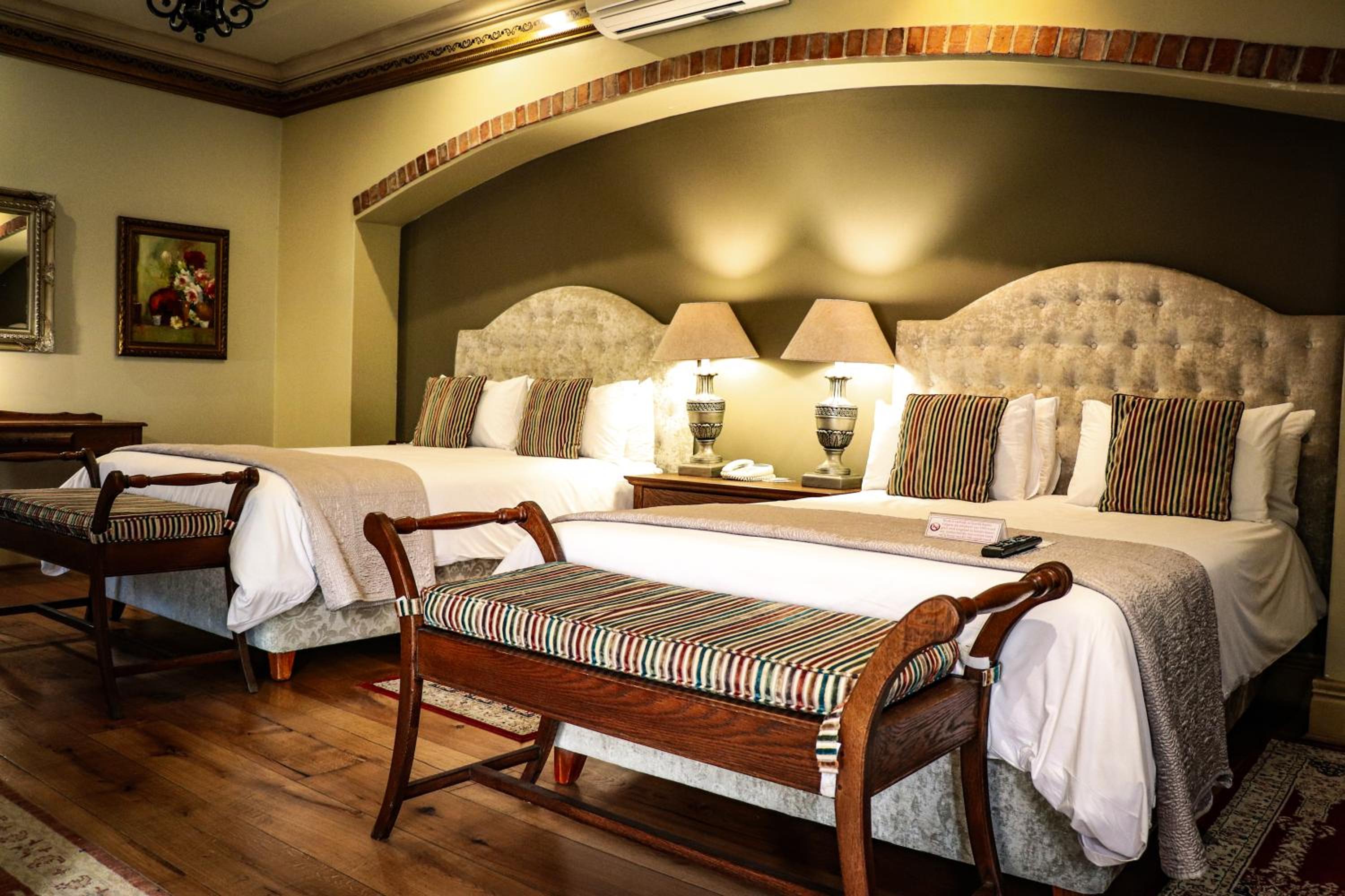 Villa Family Room  - Photo 1
