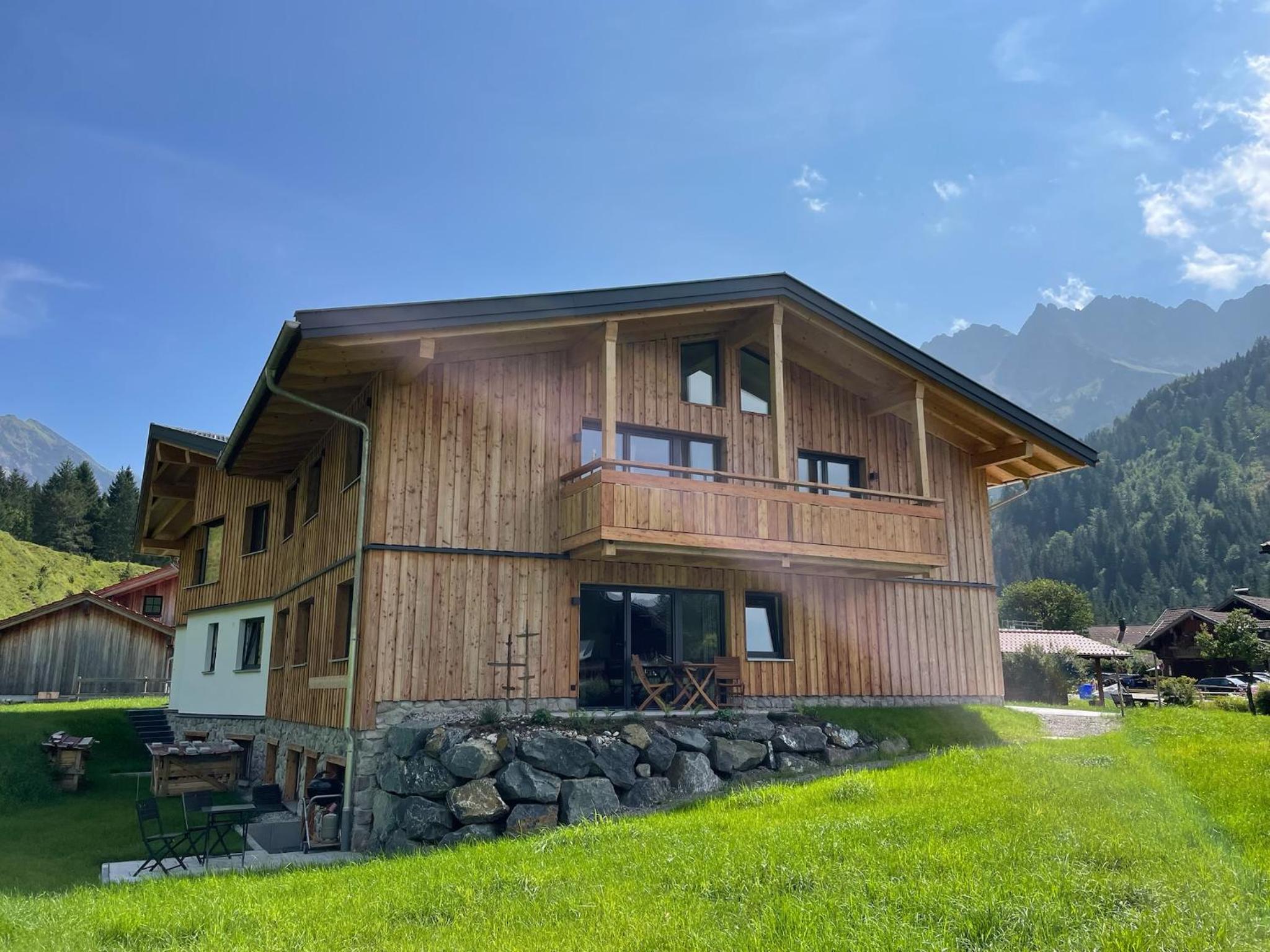 Two-Bedroom Apartment with Mountain View photo 3