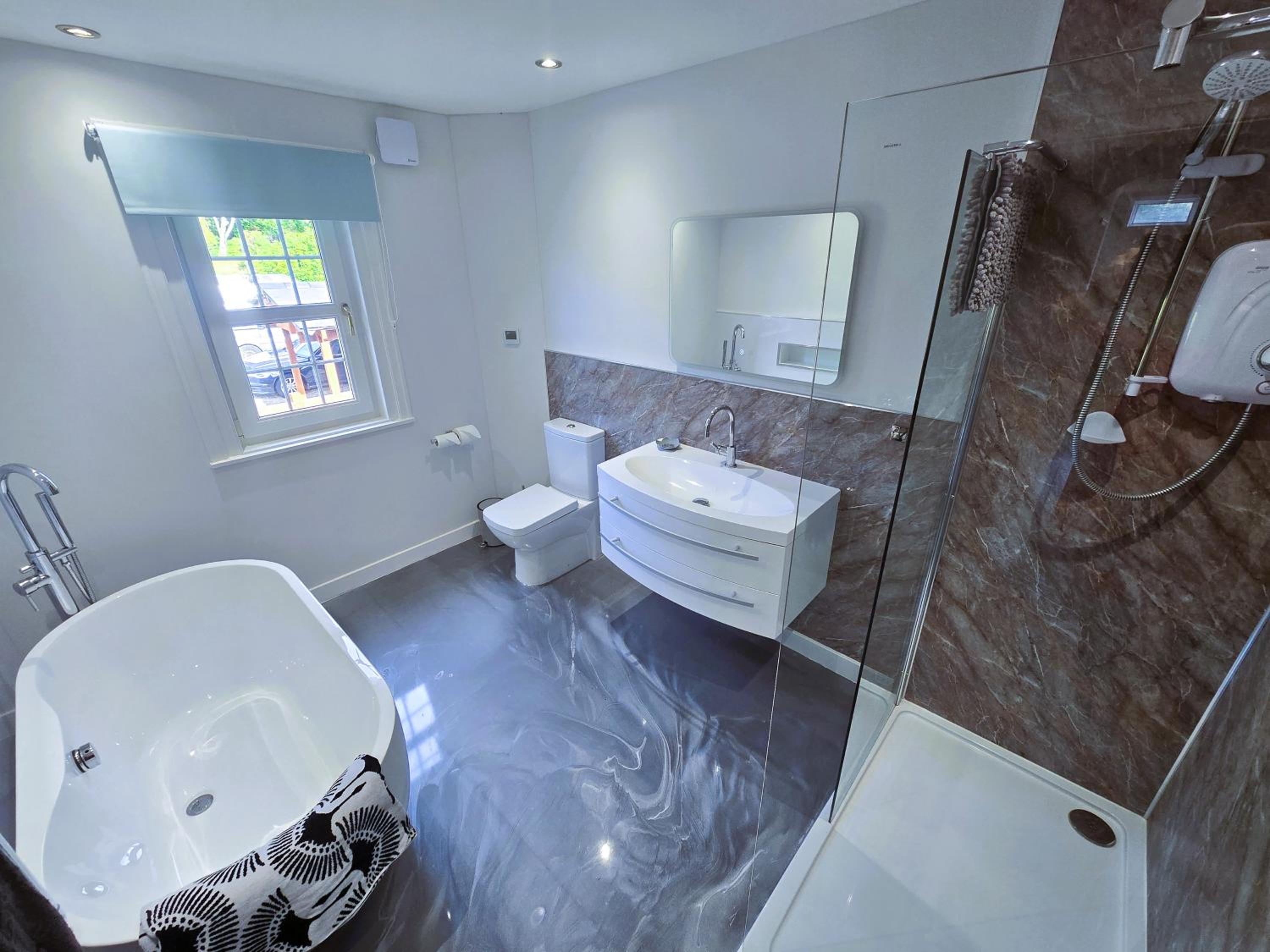Five-Bedroom House photo 2