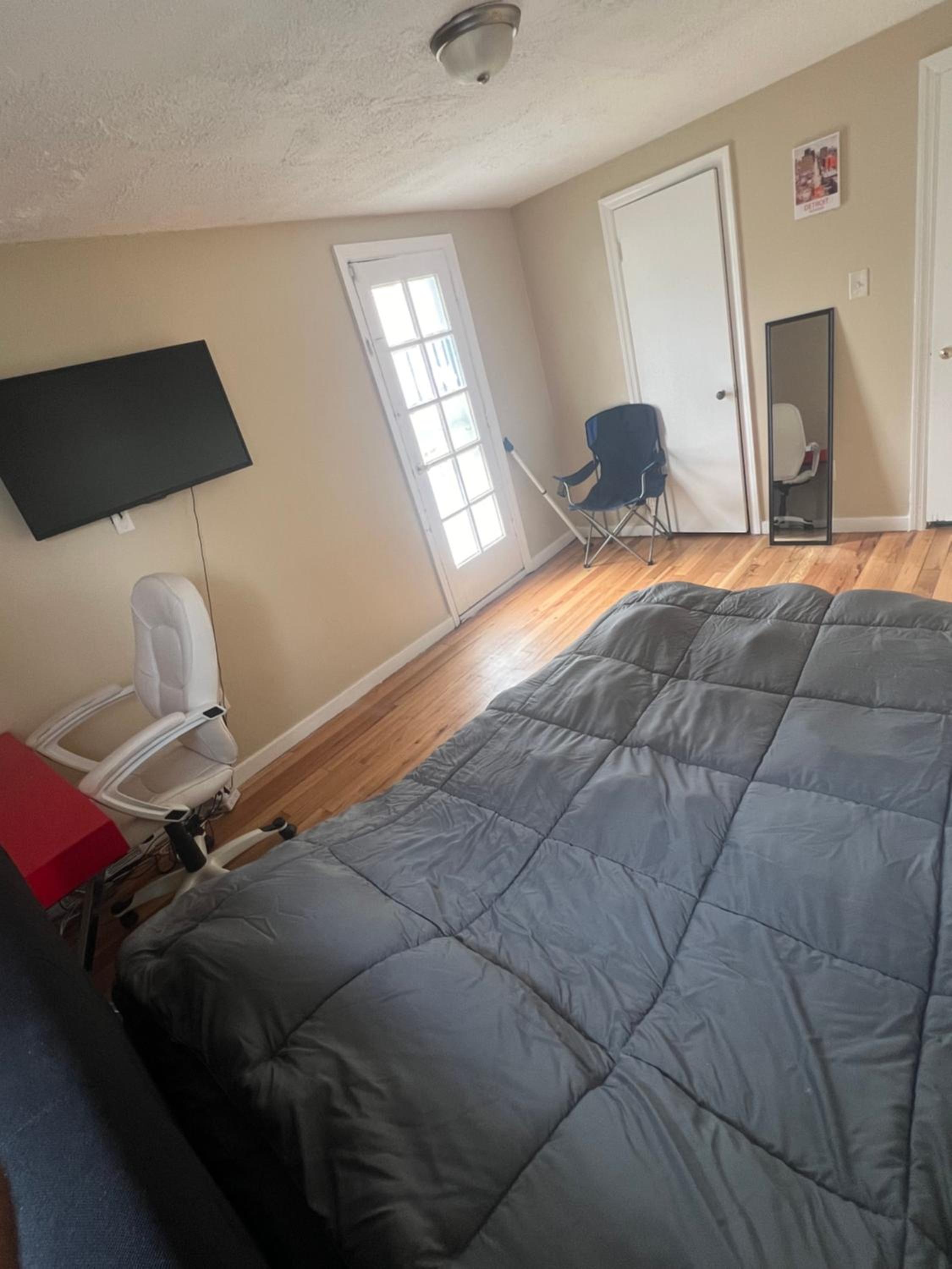 Three-Bedroom House photo 1
