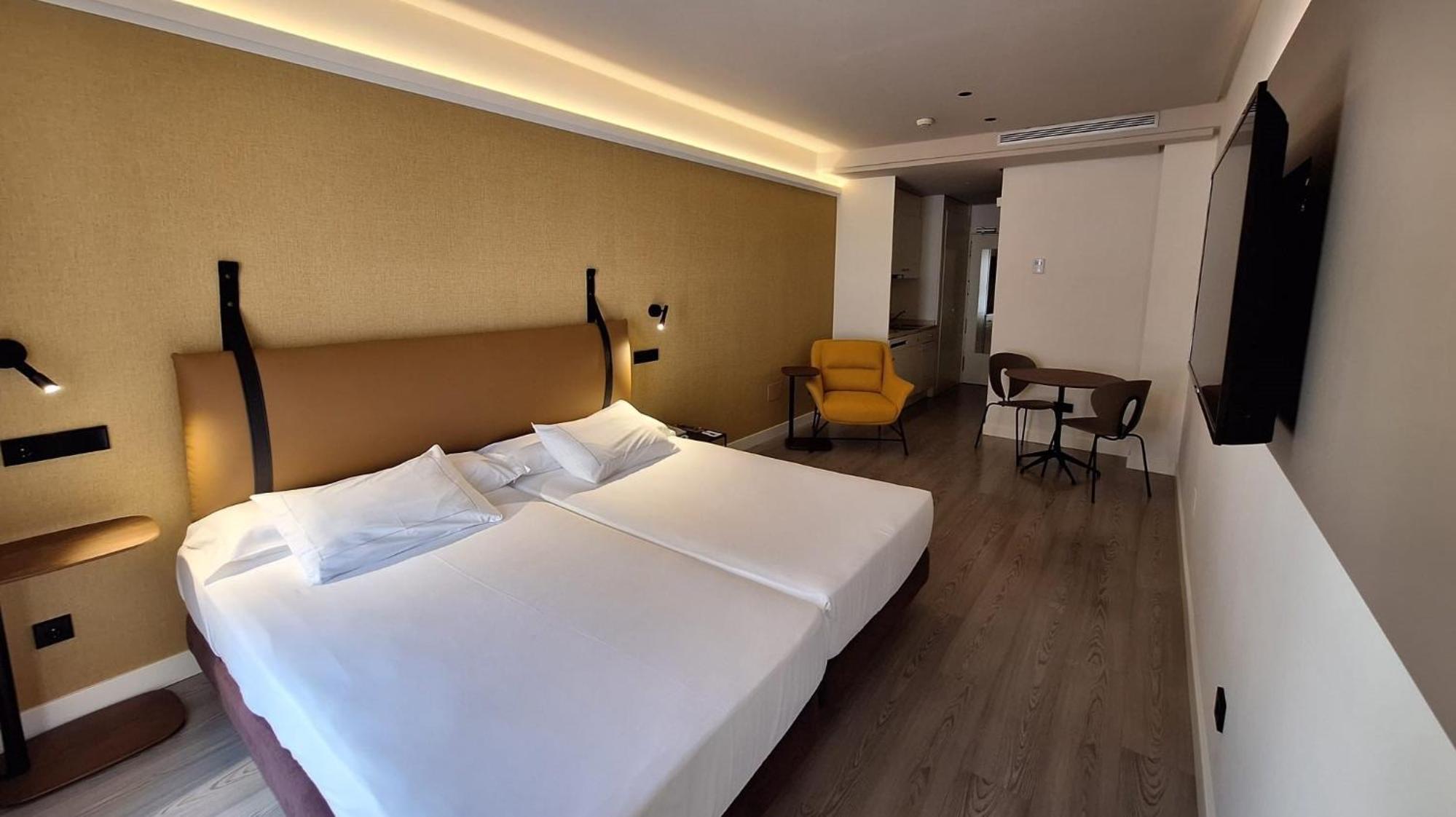 Double or Twin Room - Photo 7