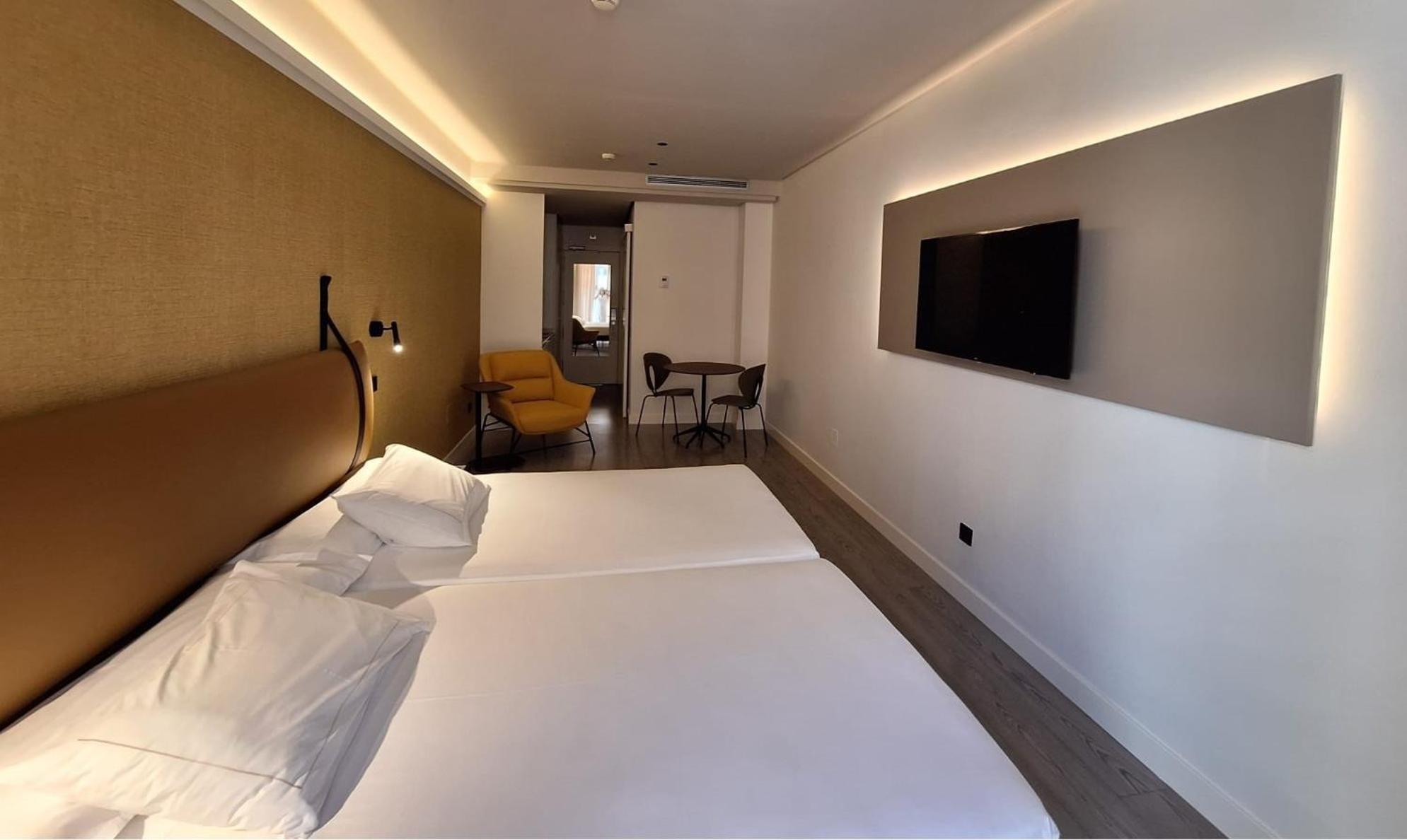 Double or Twin Room - Photo 10