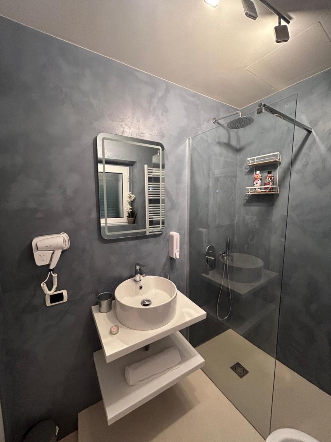 Quadruple Room with Private Bathroom photo 2