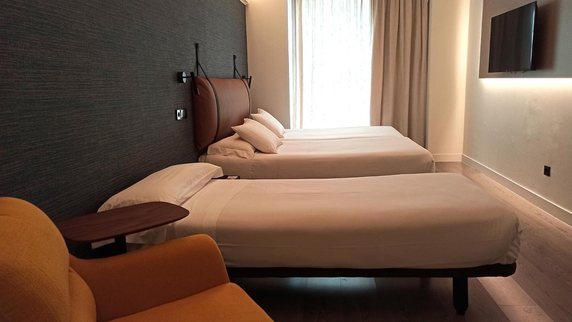 Double or Twin Room - Photo 3