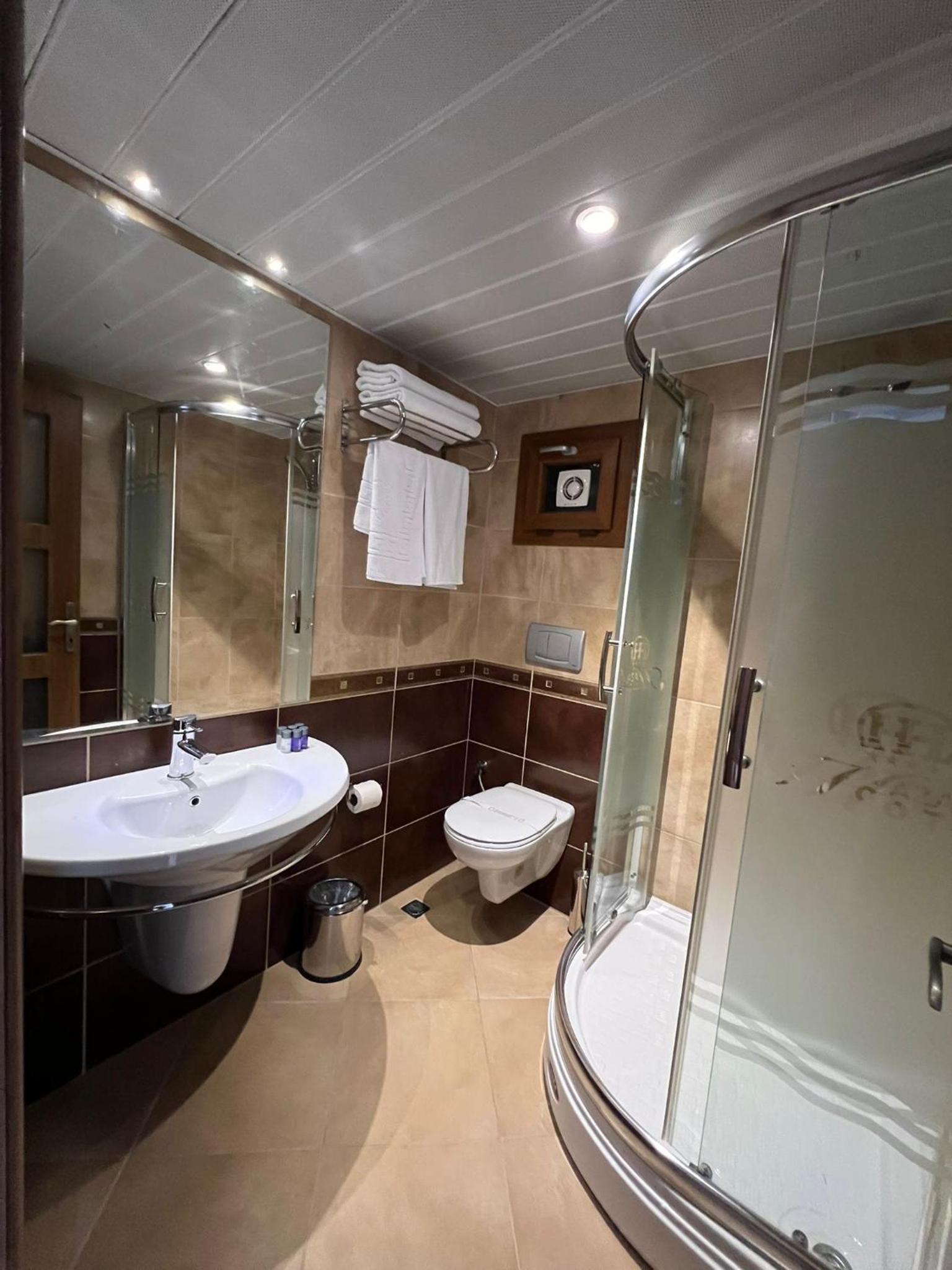 Double Room - Photo 3