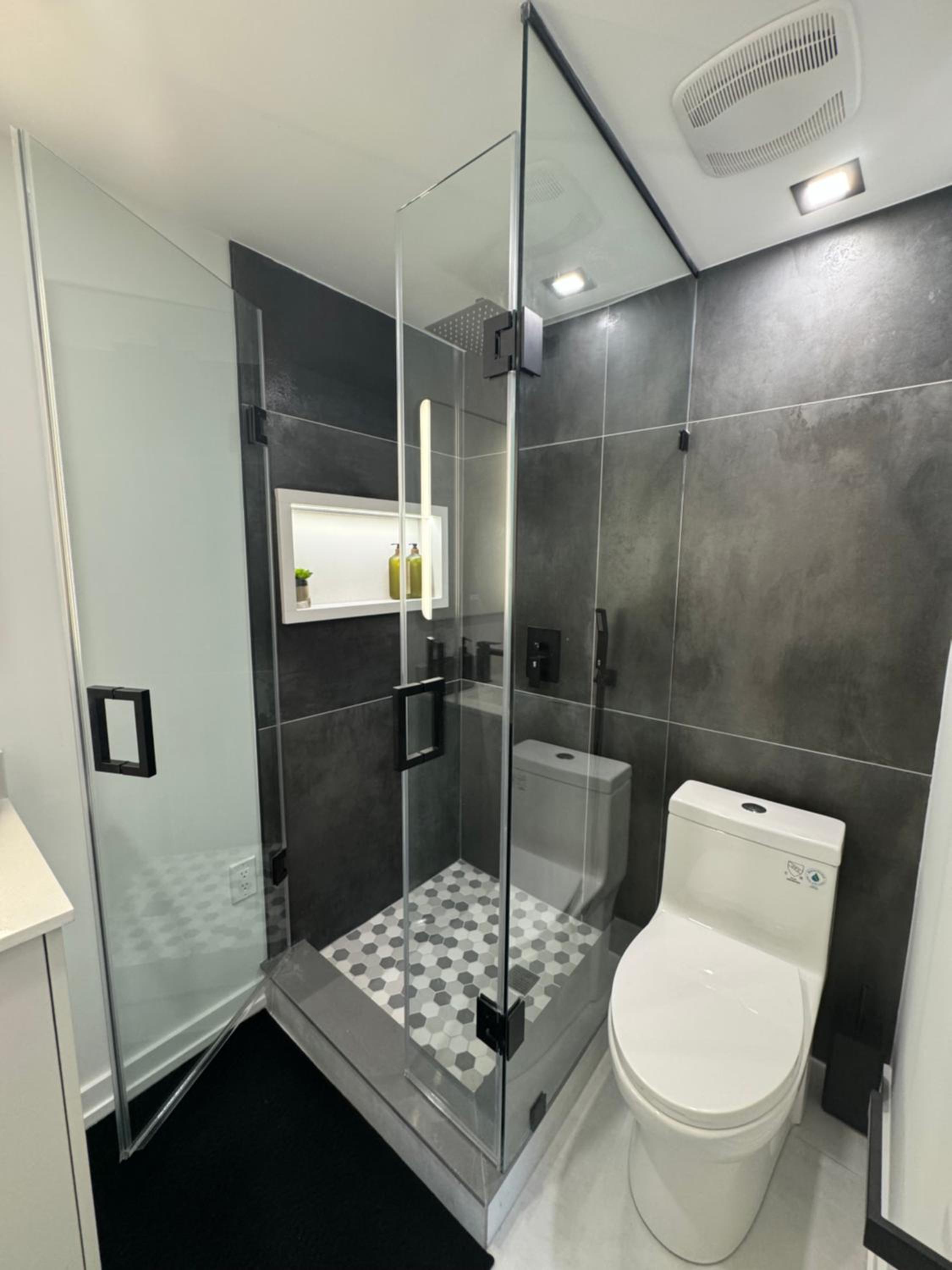 Studio Apartment with King Bed photo 3