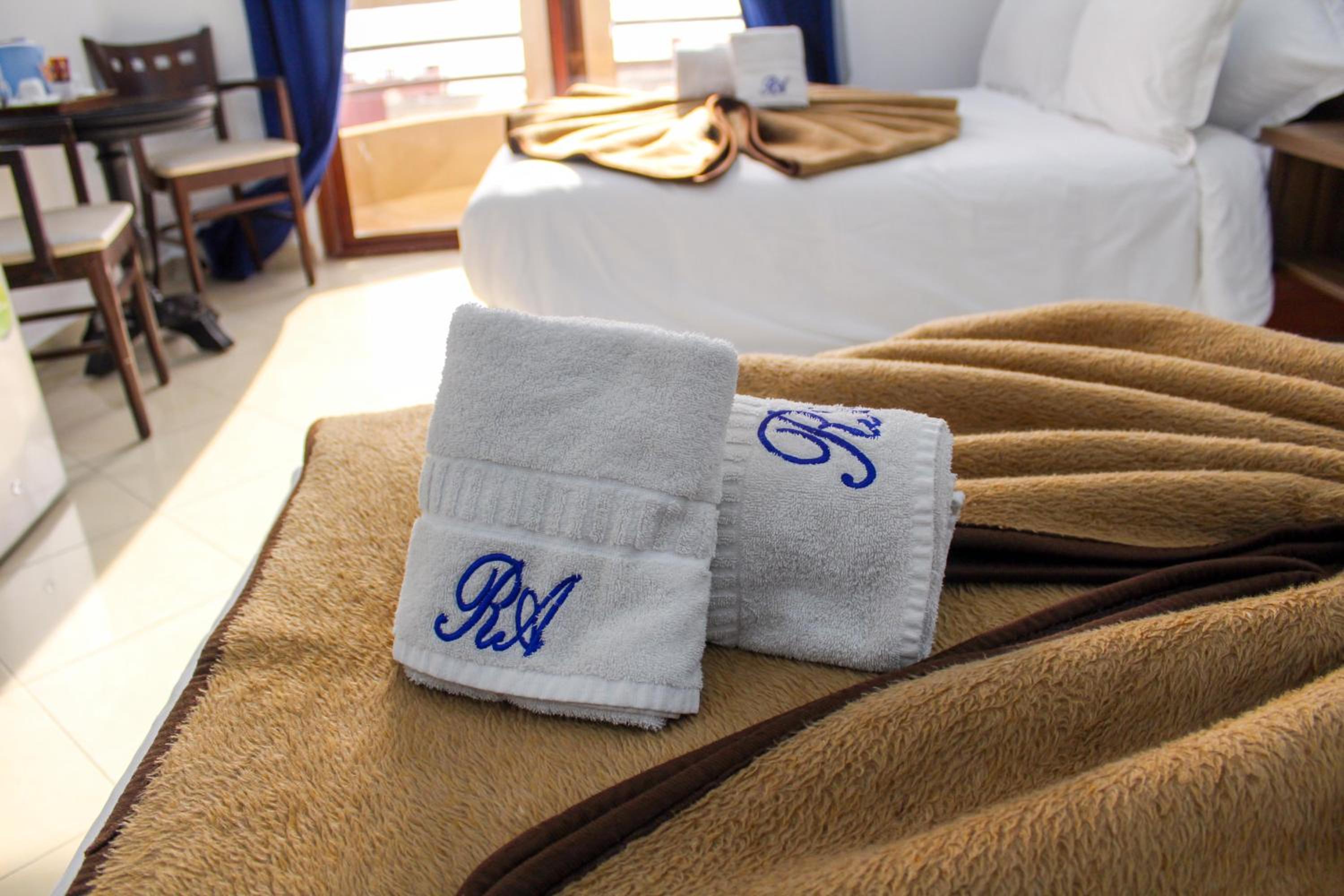 Deluxe Room (2 Adults + 1 Child)