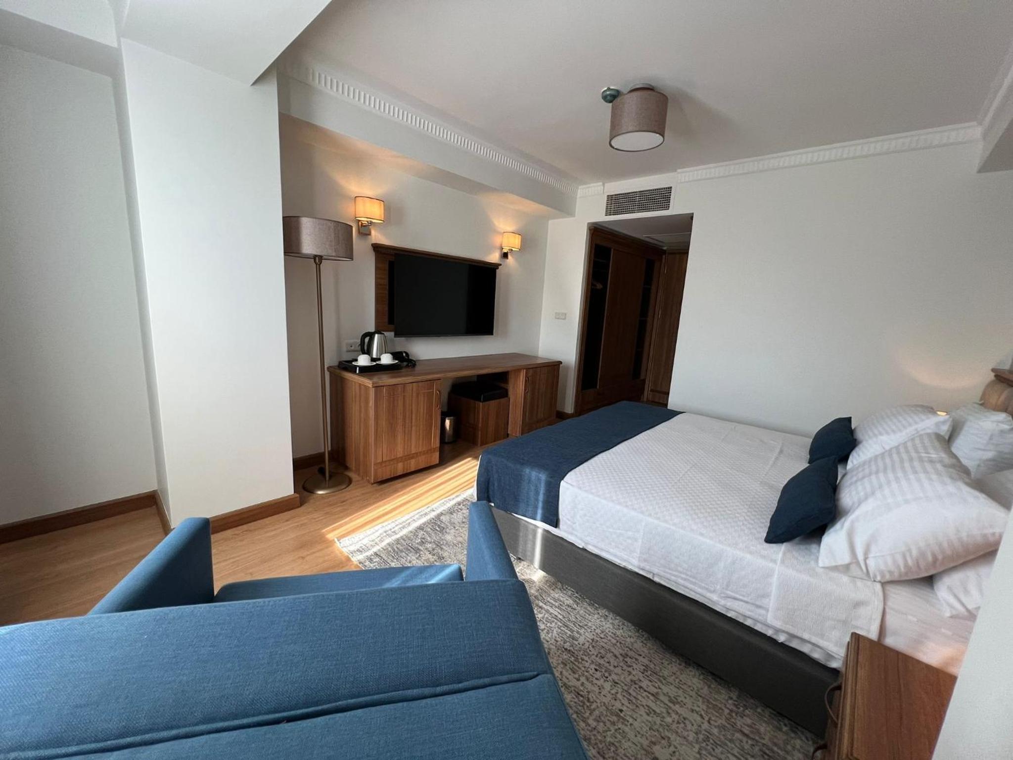 Superior Double or Twin Room photo 3