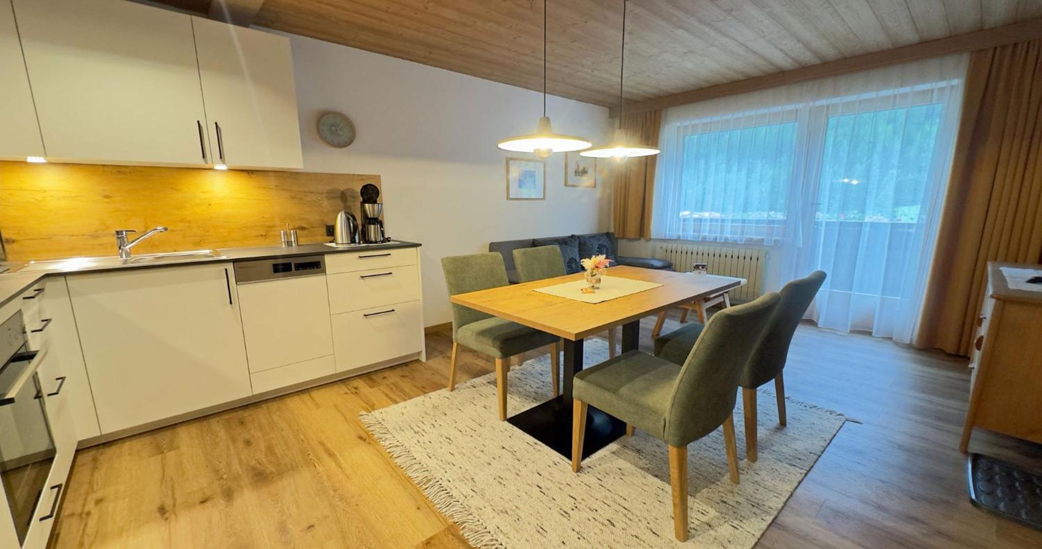 Apartment 210 with Balcony (2-4 Adults) photo 2
