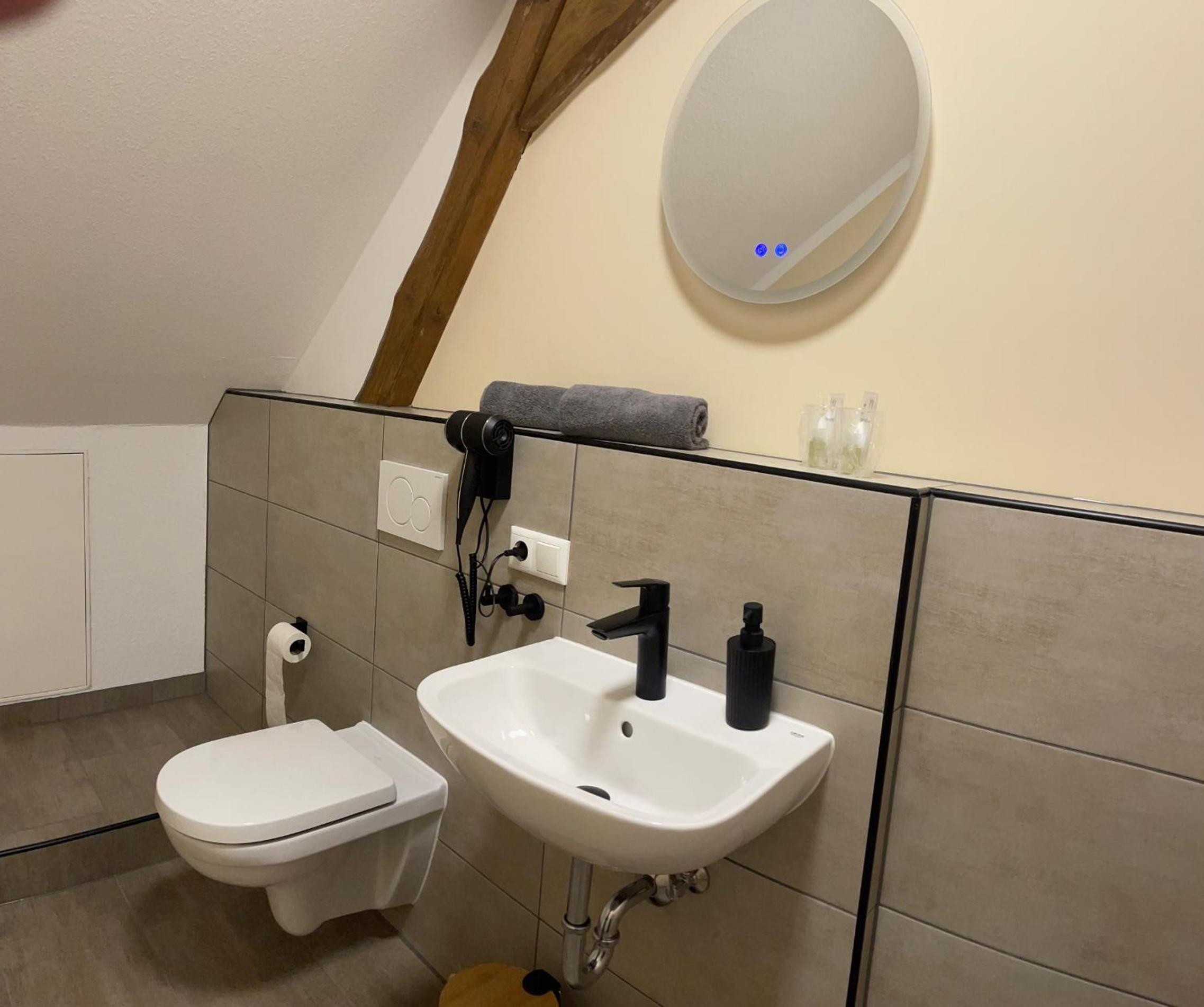 Single Room With Private External Bathroom Without Shower photo 3