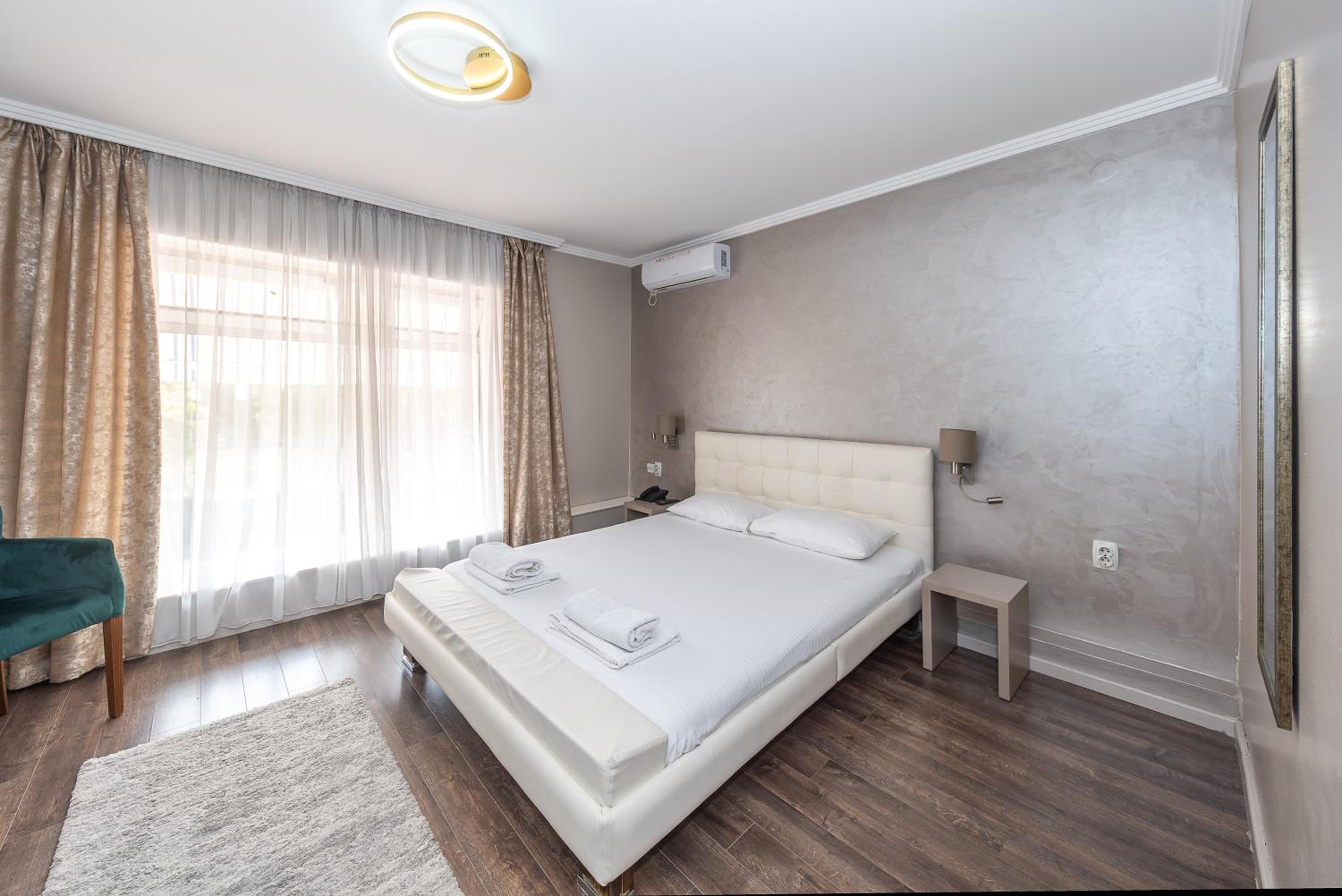 Standard Double Room - Photo 12