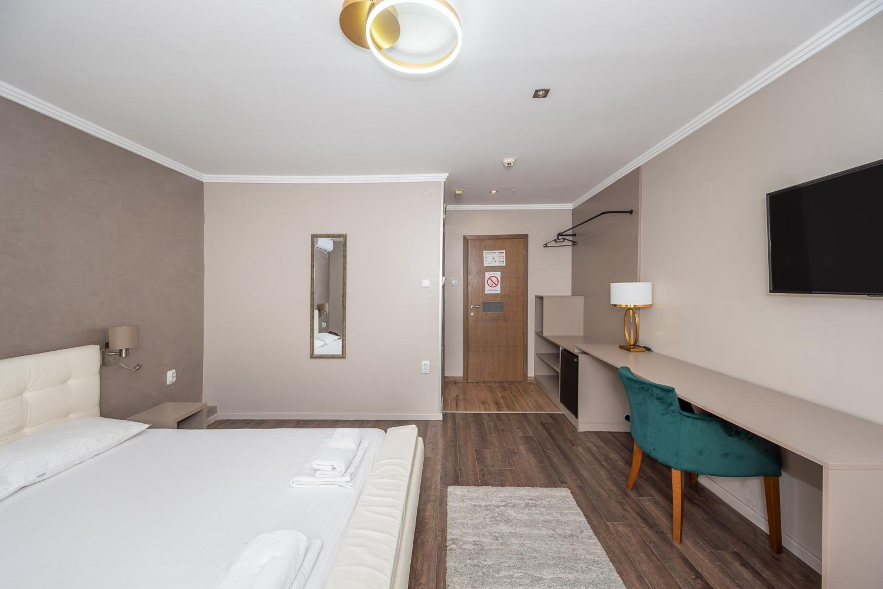 Standard Double Room - Photo 6