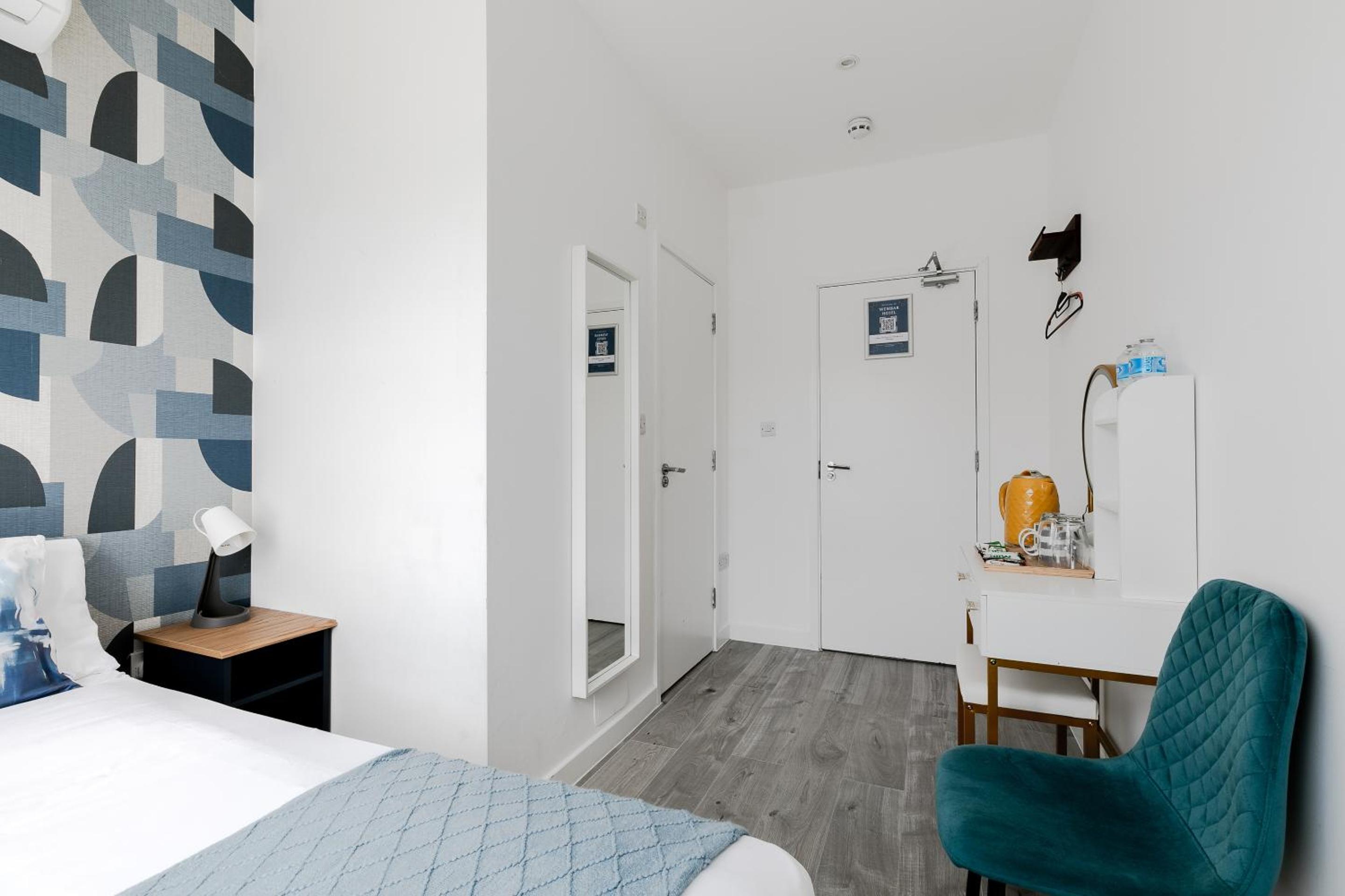Deluxe Double Room with Shower photo 3
