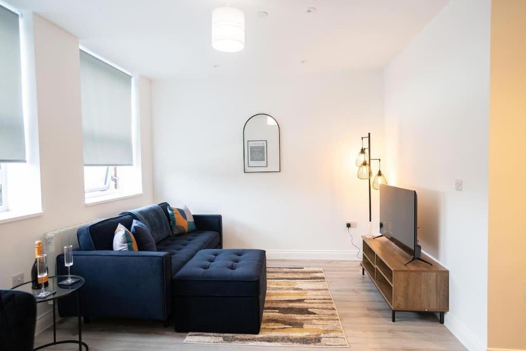 One-Bedroom Apartment photo 1