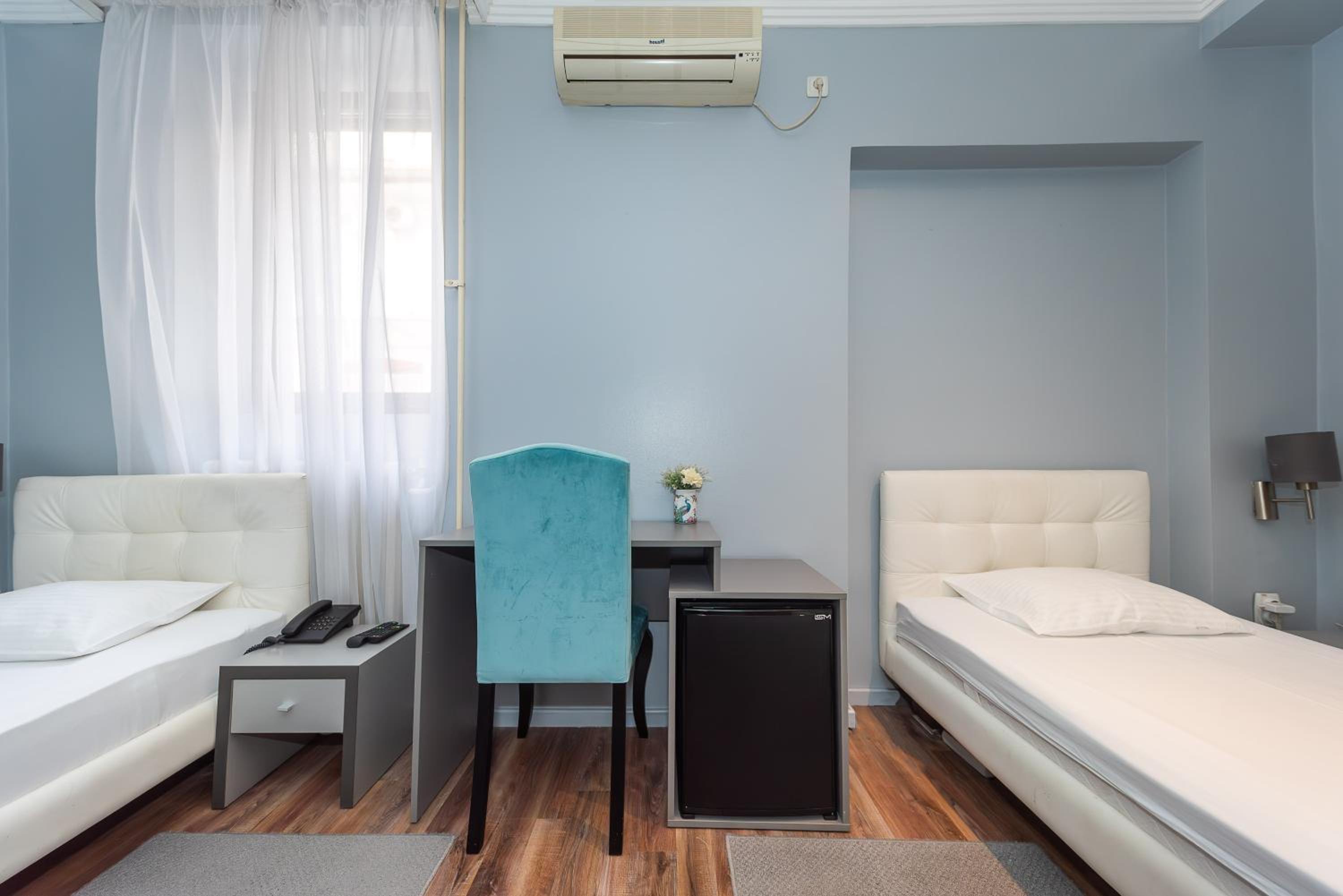 Twin Room - Photo 10