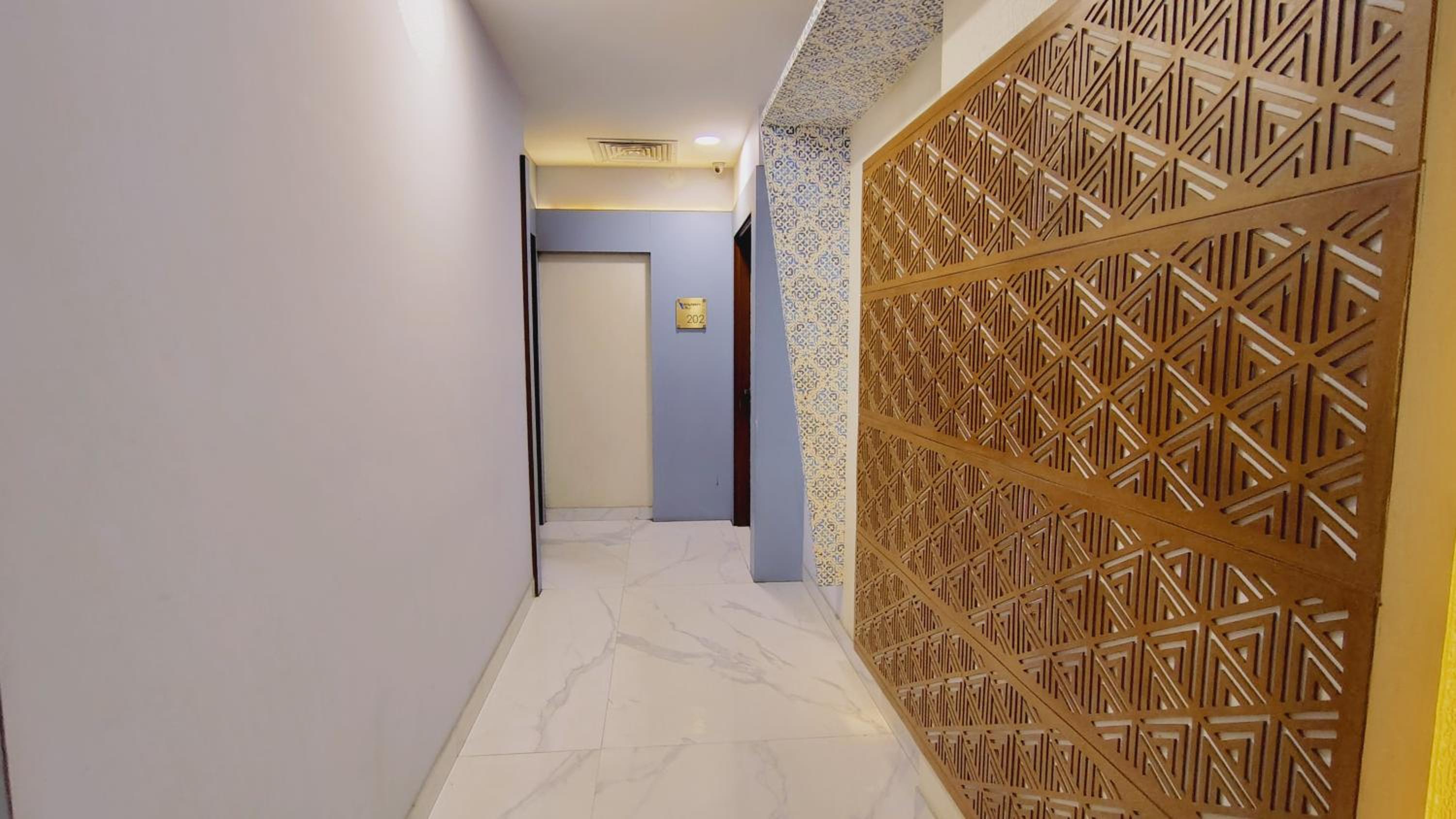 King Suite with Balcony - Photo 2