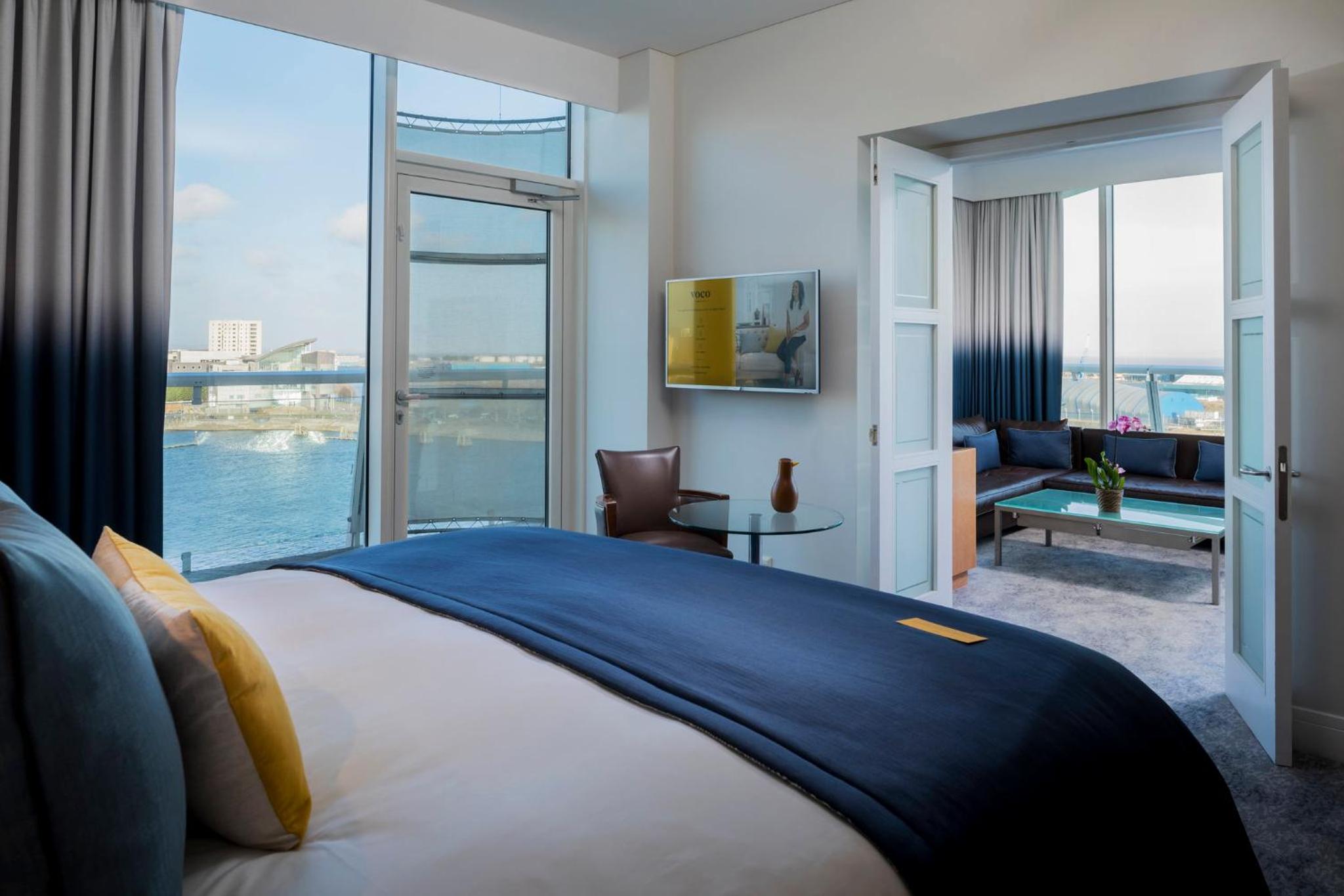 One-Bedroom King Suite with Harbor View