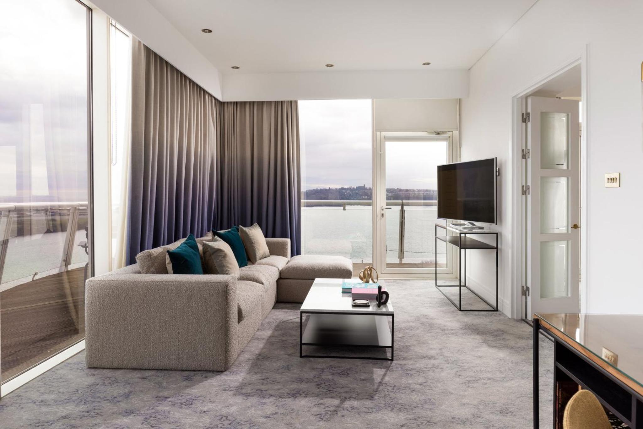 Super King Suite with Harbor and Bay View - Tiger Bay - Photo 5