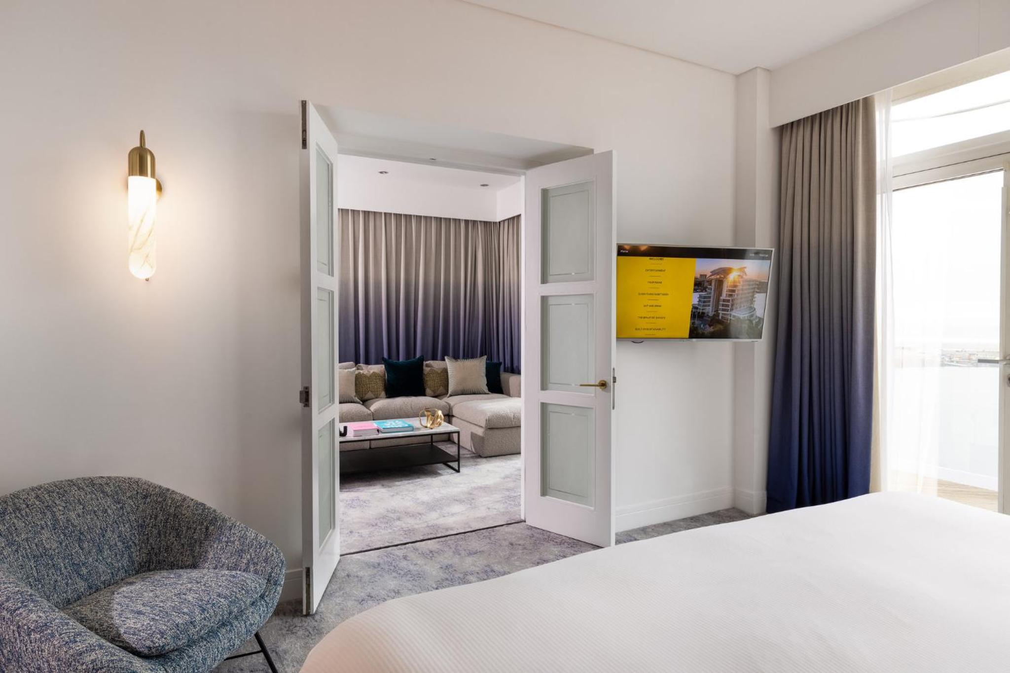 Super King Suite with Harbor and Bay View - Tiger Bay - Photo 8