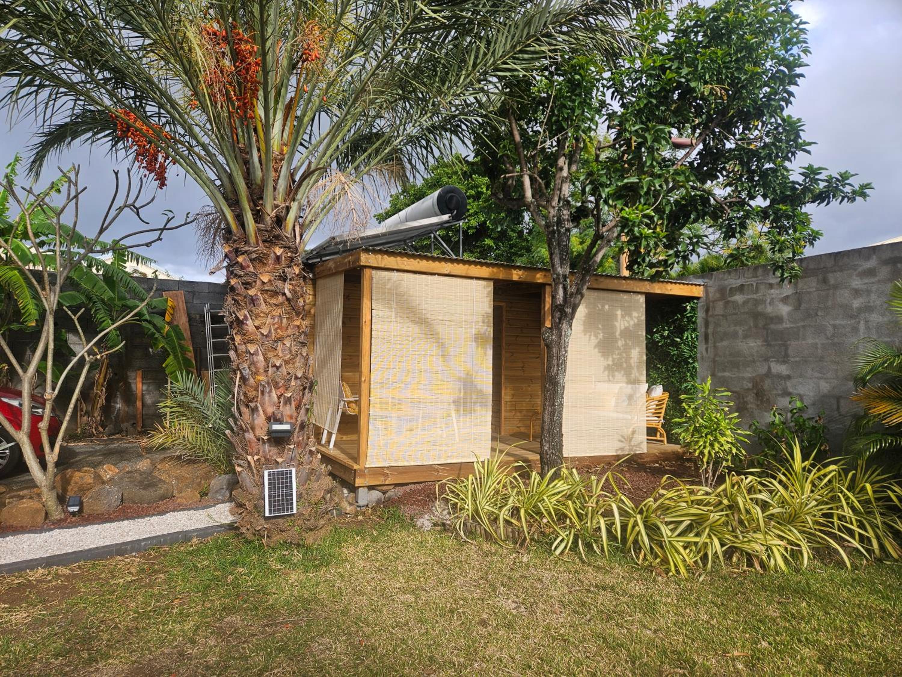 Bungalow with Garden View photo 2
