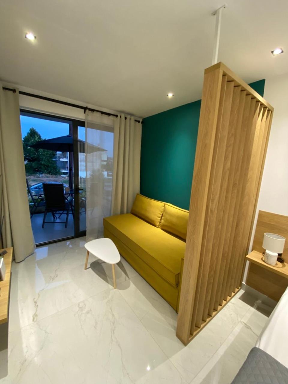 Studio Apartment with Balcony photo 2