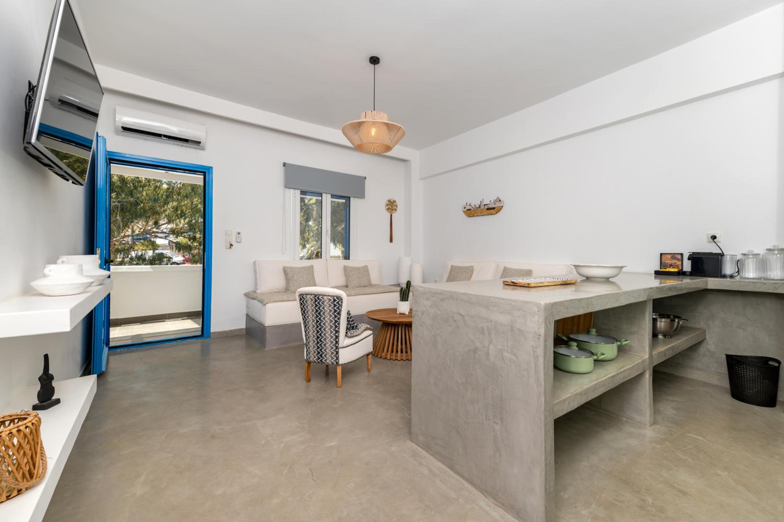 Family Apartment - Photo 34