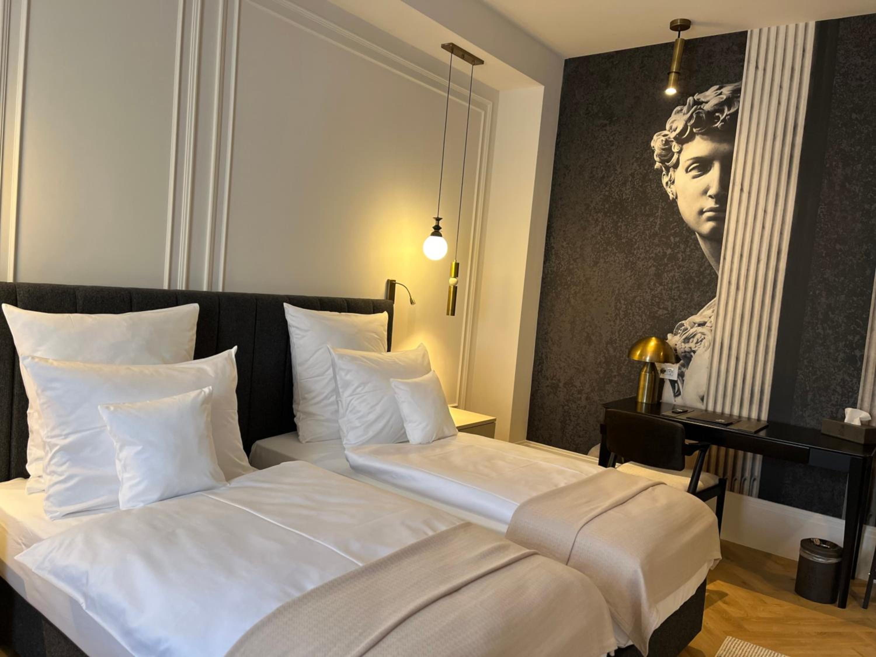 Standard Twin Room - Photo 1