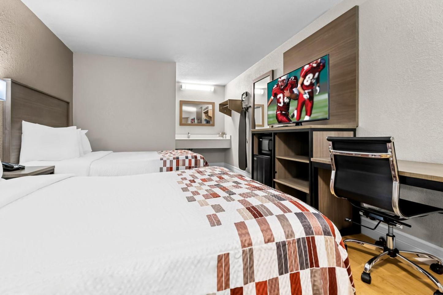 Deluxe Room with Two Double Beds Smoke Free - Photo 8